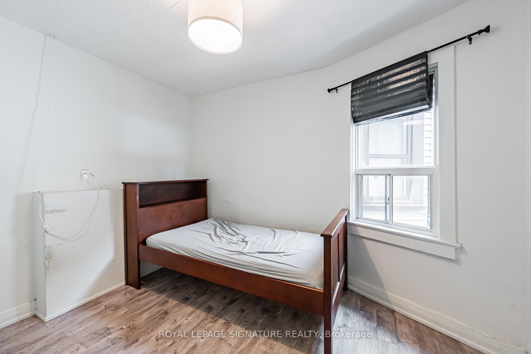 Photo 16 of 573 Coxwell Avenue, Toronto, Woodbine Corridor — HOMEH