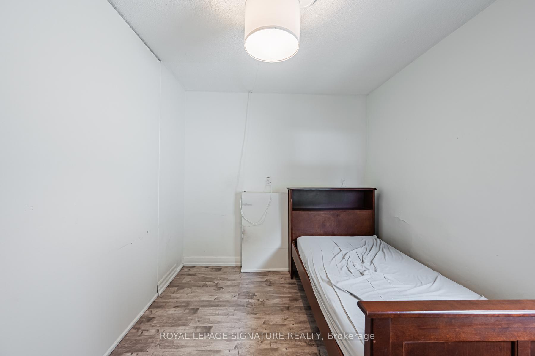 Photo 17 of 573 Coxwell Avenue, Toronto, Woodbine Corridor — HOMEH