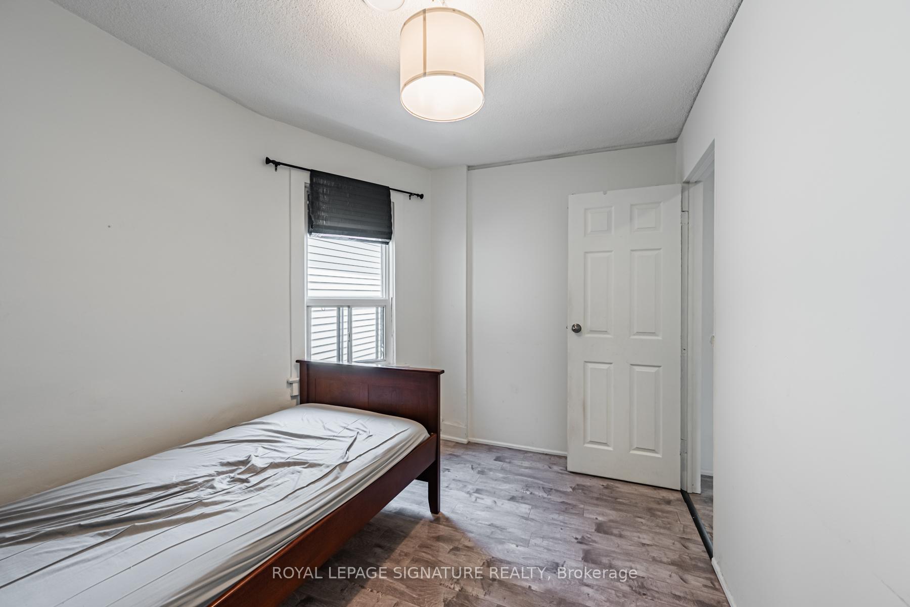 Photo 18 of 573 Coxwell Avenue, Toronto, Woodbine Corridor — HOMEH