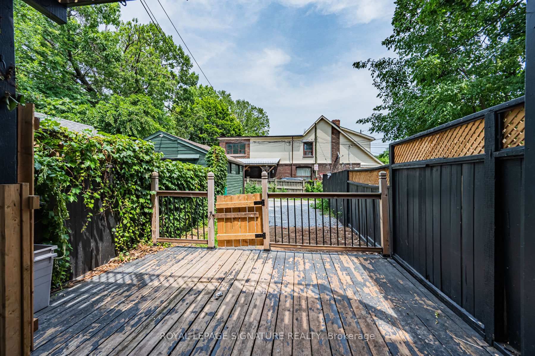 Photo 25 of 573 Coxwell Avenue, Toronto, Woodbine Corridor — HOMEH