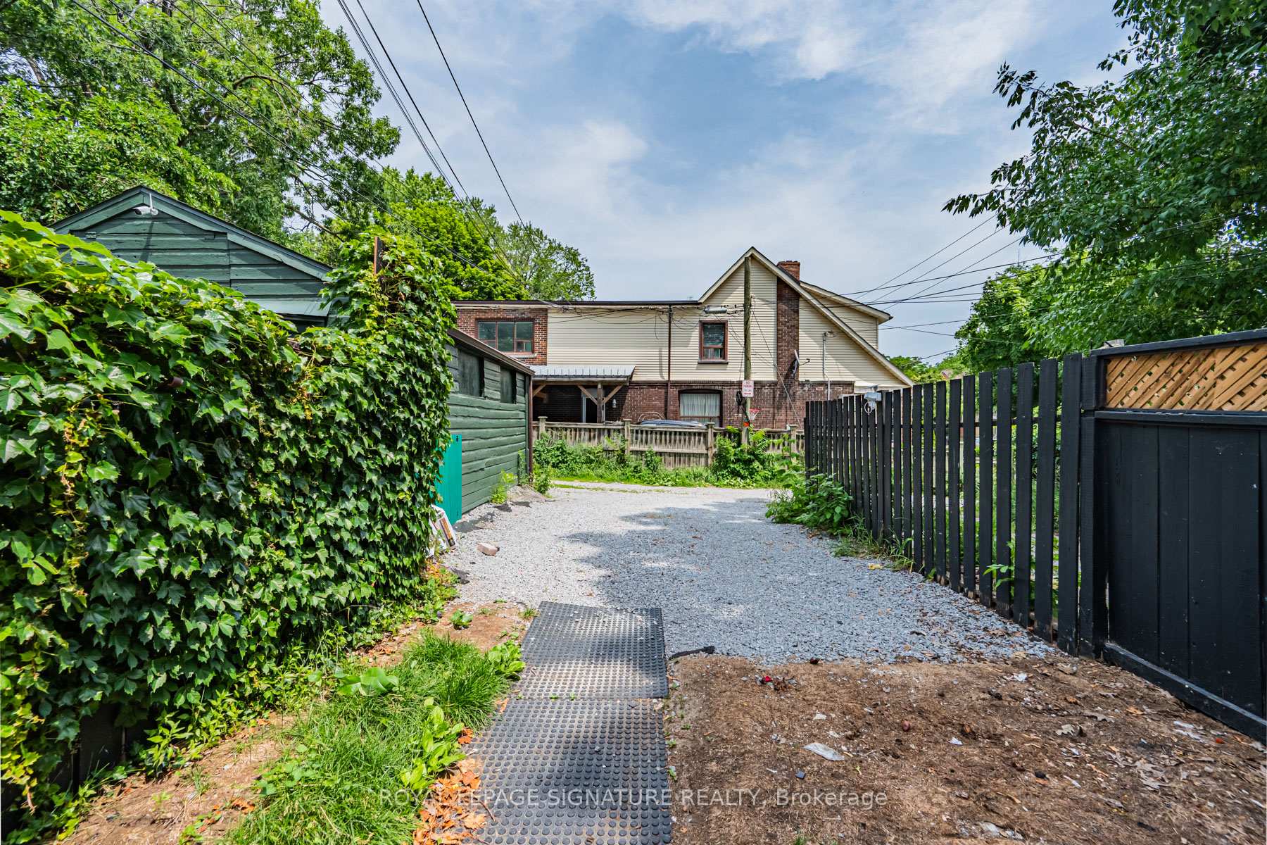 Photo 26 of 573 Coxwell Avenue, Toronto, Woodbine Corridor — HOMEH