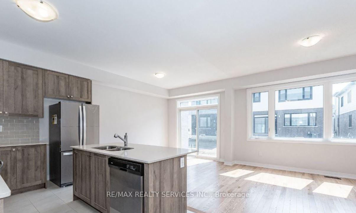 Photo 4 of 43 Freedom Crescent, Hamilton, Mount Hope — HOMEH
