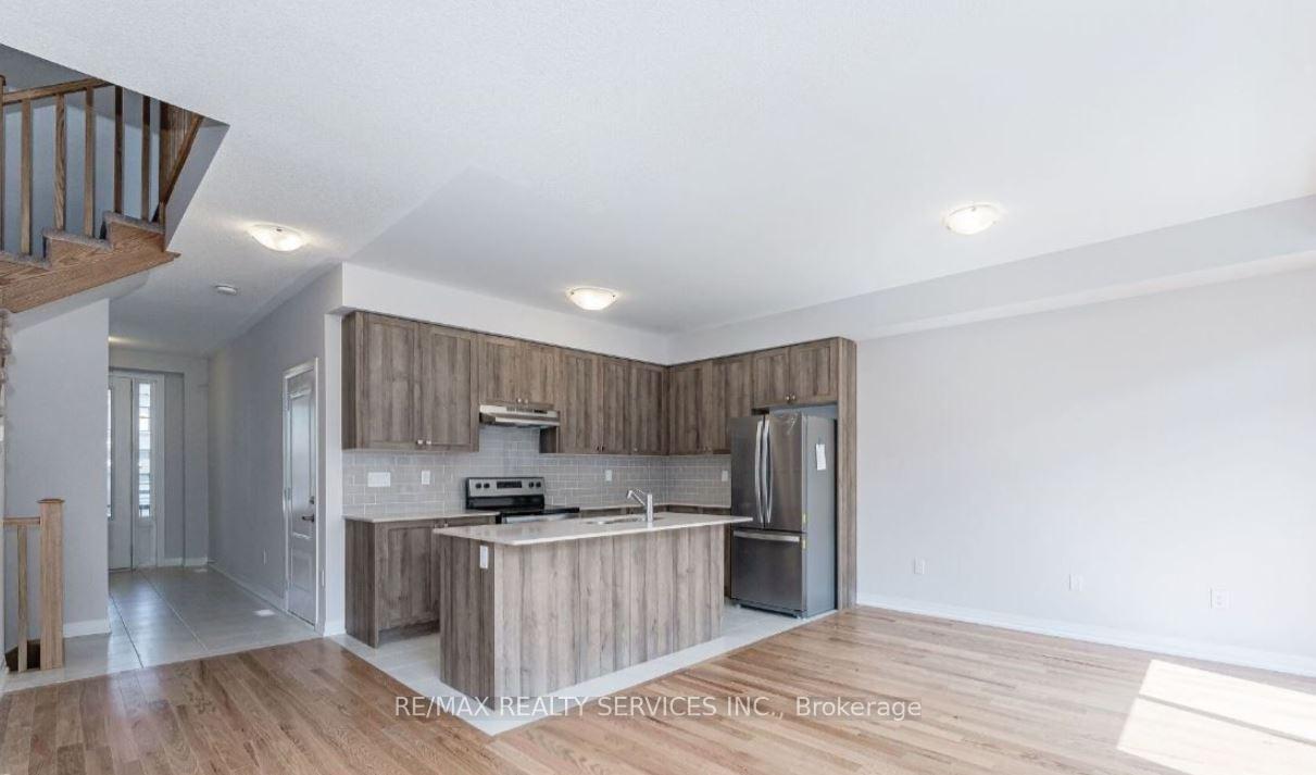 Photo 5 of 43 Freedom Crescent, Hamilton, Mount Hope — HOMEH