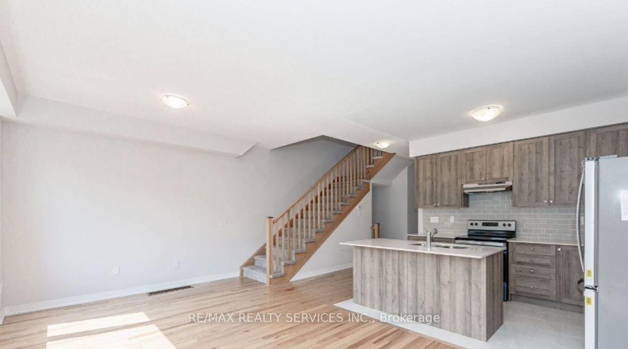Photo 6 of 43 Freedom Crescent, Hamilton, Mount Hope — HOMEH