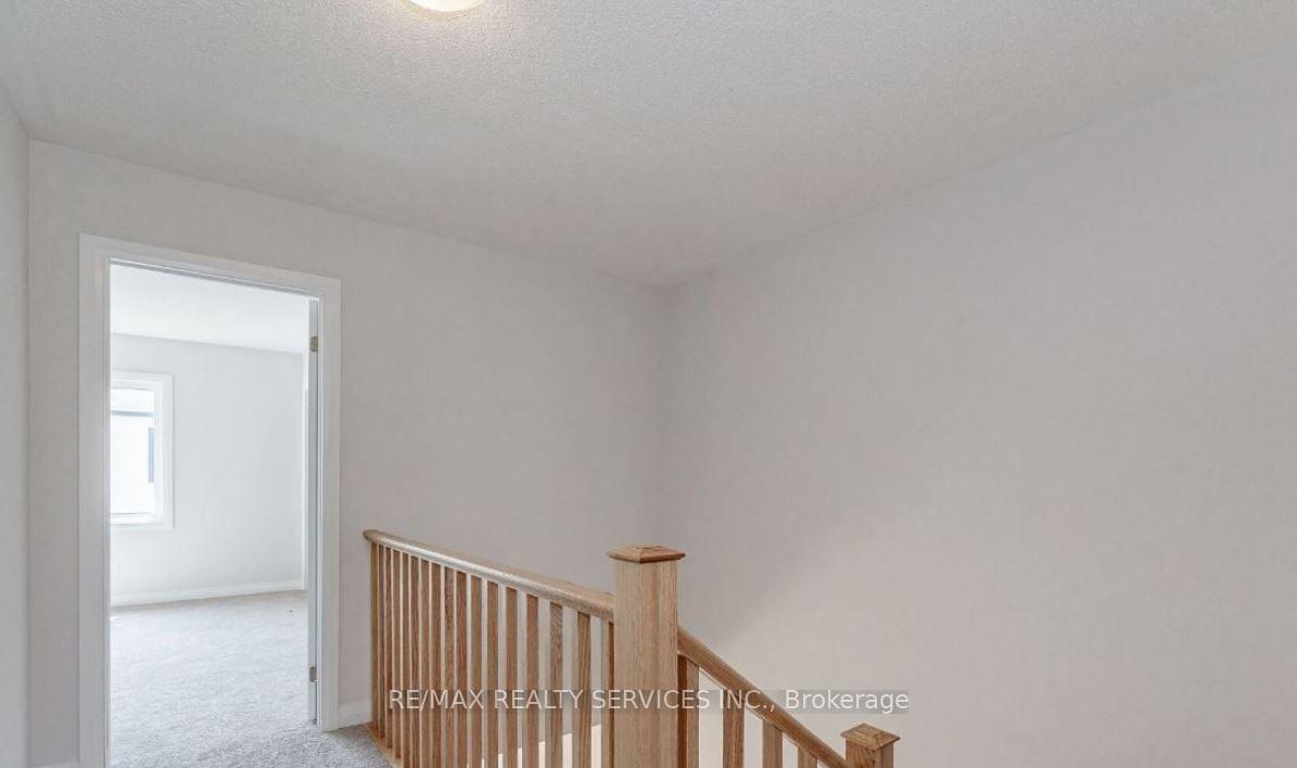 Photo 7 of 43 Freedom Crescent, Hamilton, Mount Hope — HOMEH