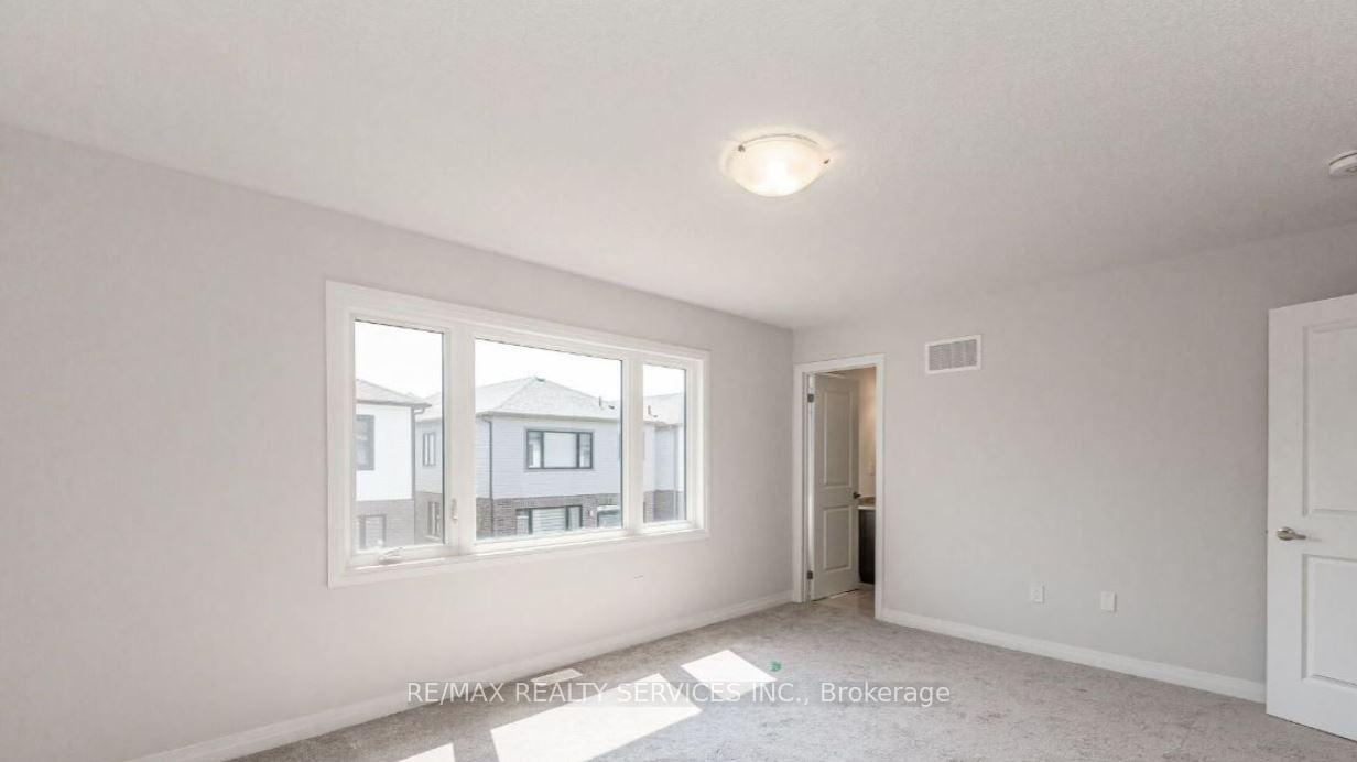 Photo 8 of 43 Freedom Crescent, Hamilton, Mount Hope — HOMEH
