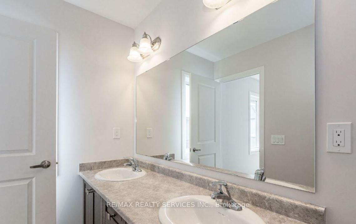 Photo 10 of 43 Freedom Crescent, Hamilton, Mount Hope — HOMEH