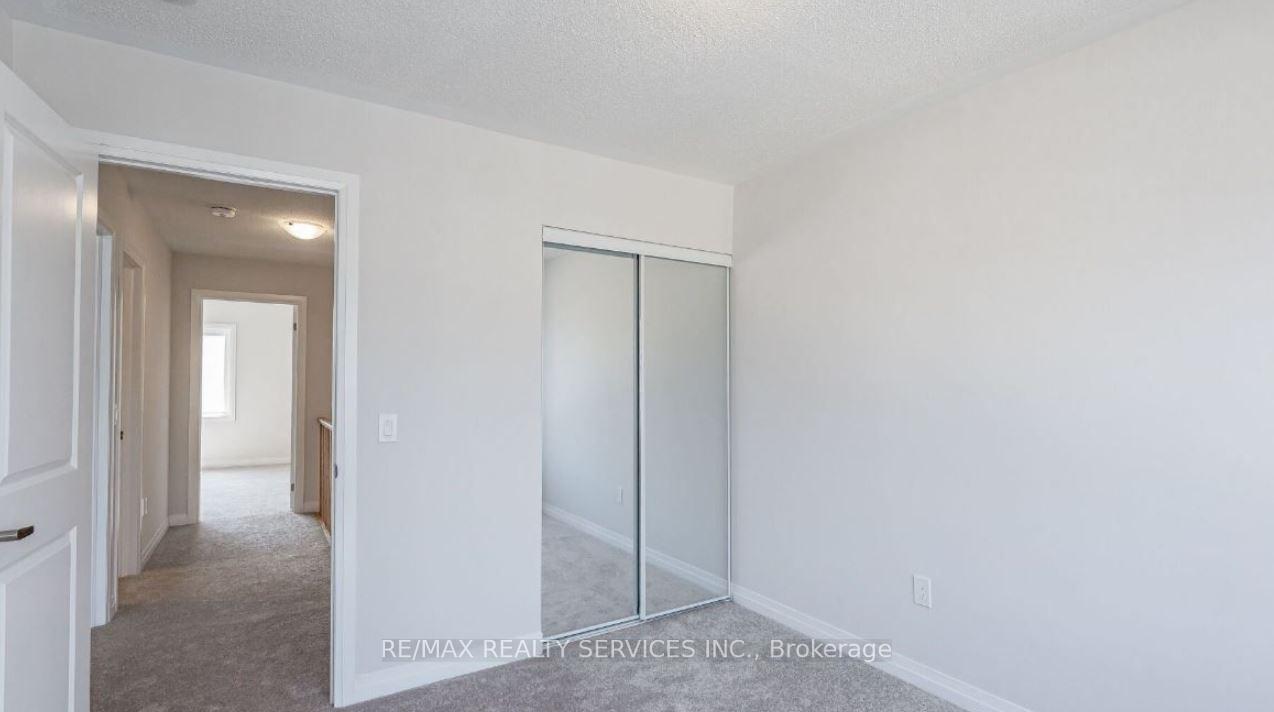 Photo 12 of 43 Freedom Crescent, Hamilton, Mount Hope — HOMEH