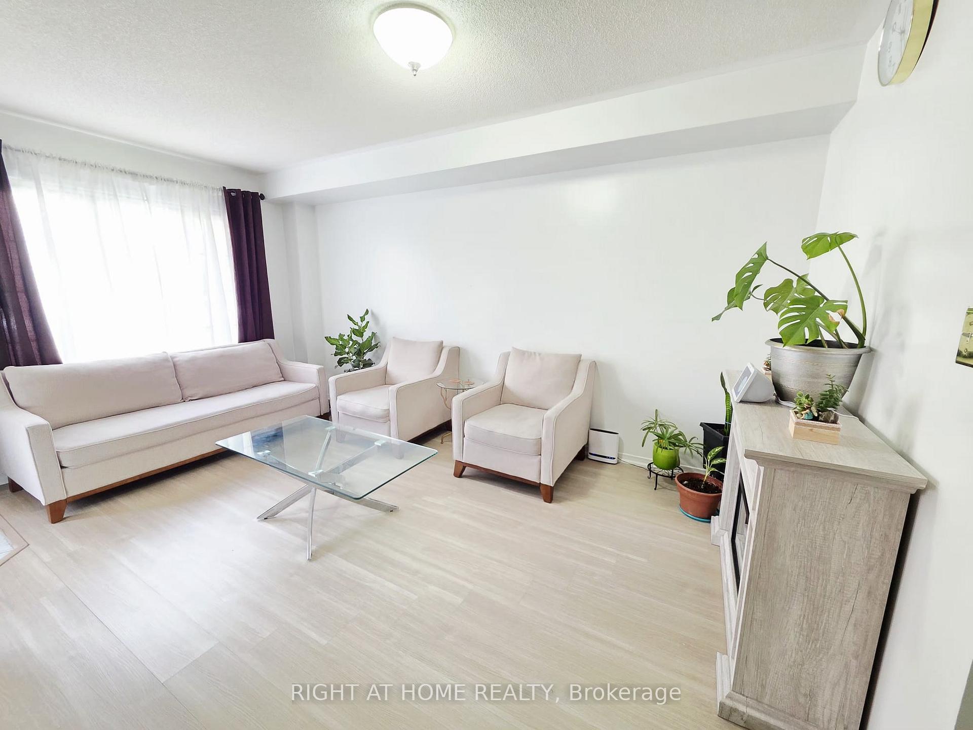 Photo 5 of 104 Odoardo Di Santo Circle, North York, Downsview-Roding-CFB — HOMEH
