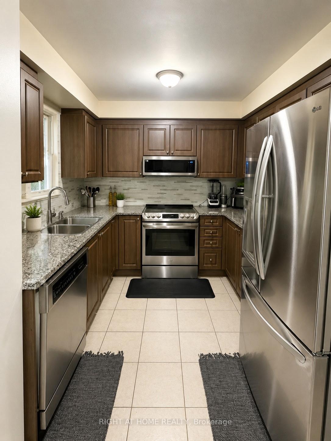 Photo 6 of 104 Odoardo Di Santo Circle, North York, Downsview-Roding-CFB — HOMEH