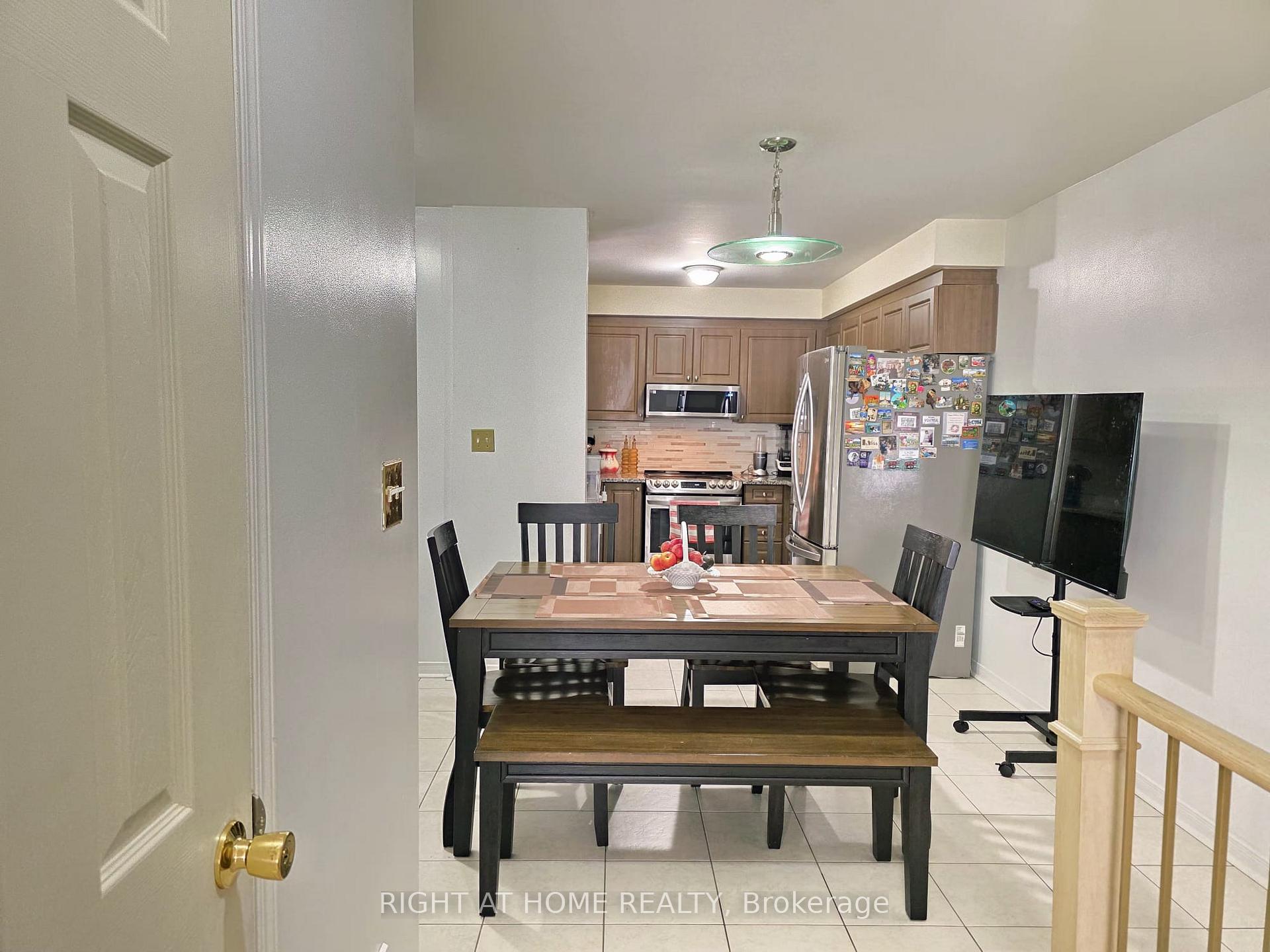 Photo 7 of 104 Odoardo Di Santo Circle, North York, Downsview-Roding-CFB — HOMEH