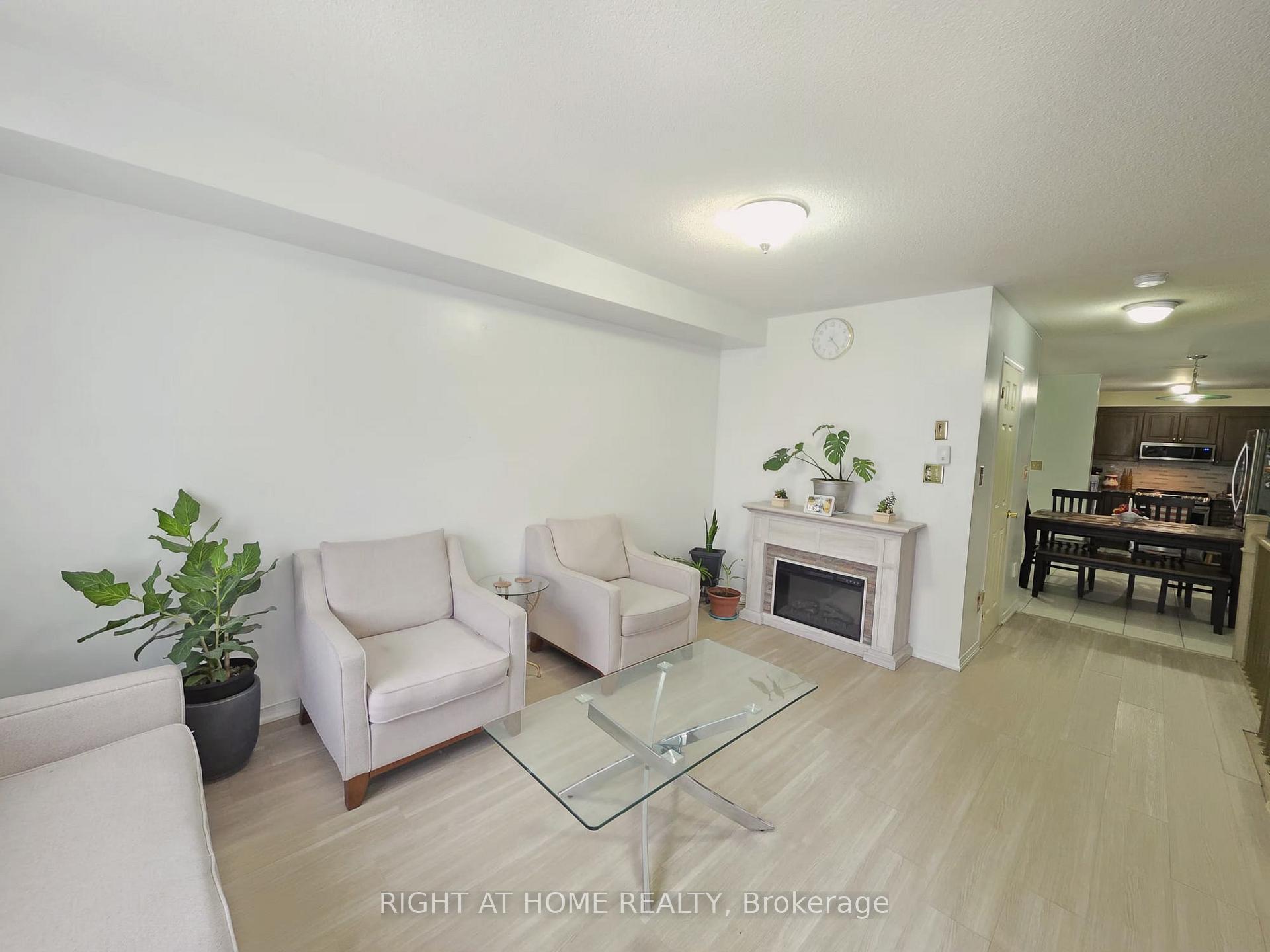 Photo 9 of 104 Odoardo Di Santo Circle, North York, Downsview-Roding-CFB — HOMEH