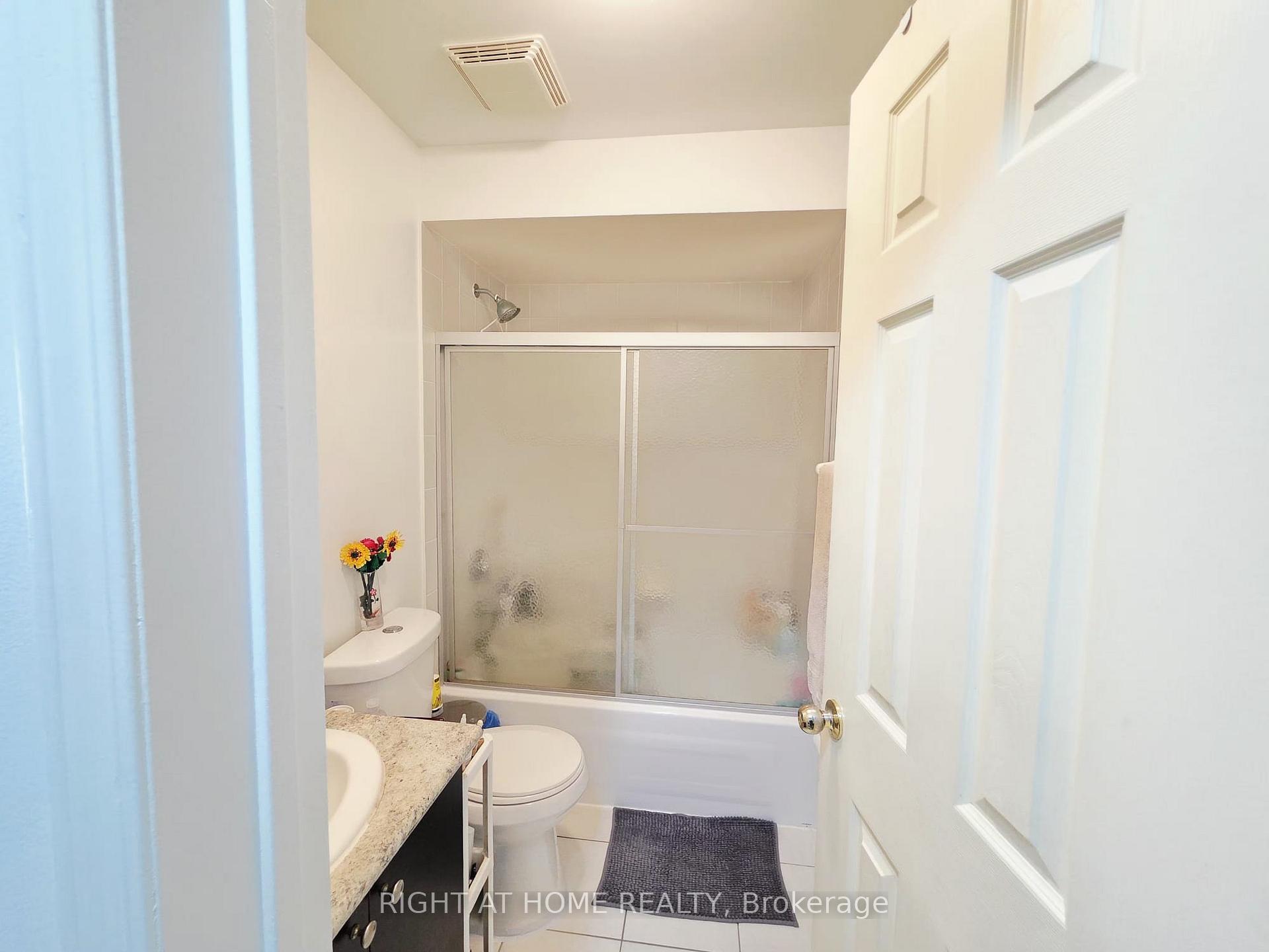Photo 13 of 104 Odoardo Di Santo Circle, North York, Downsview-Roding-CFB — HOMEH