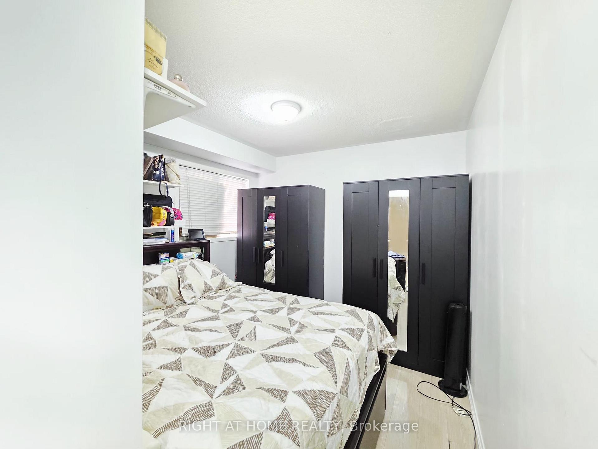 Photo 14 of 104 Odoardo Di Santo Circle, North York, Downsview-Roding-CFB — HOMEH