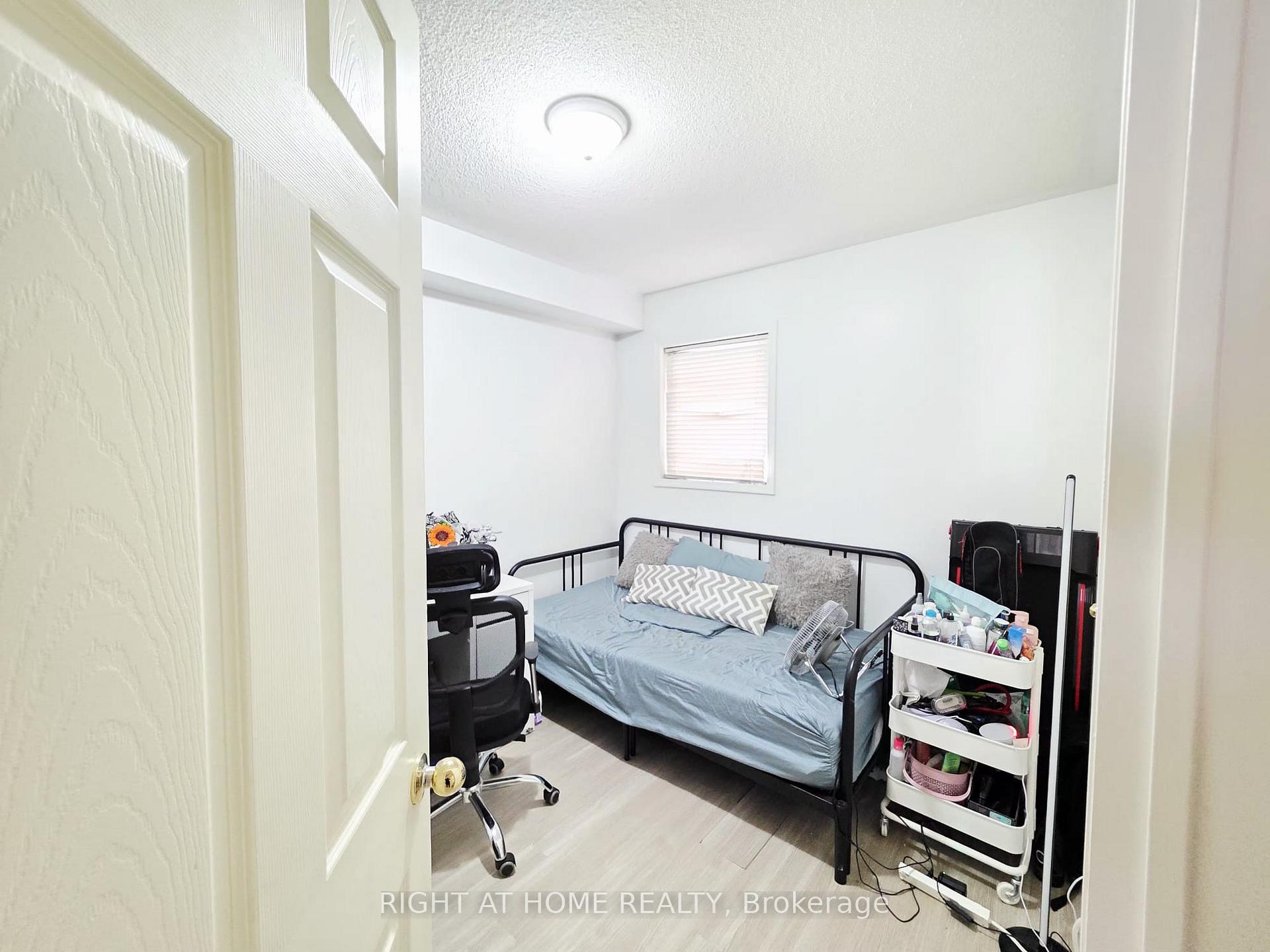 Photo 15 of 104 Odoardo Di Santo Circle, North York, Downsview-Roding-CFB — HOMEH