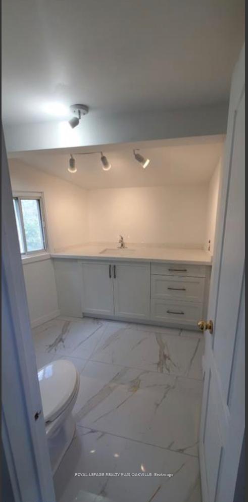 Photo 2 of Unit 4, 564 Lyons Lane, Oakville, Queen Elizabeth — HOMEH