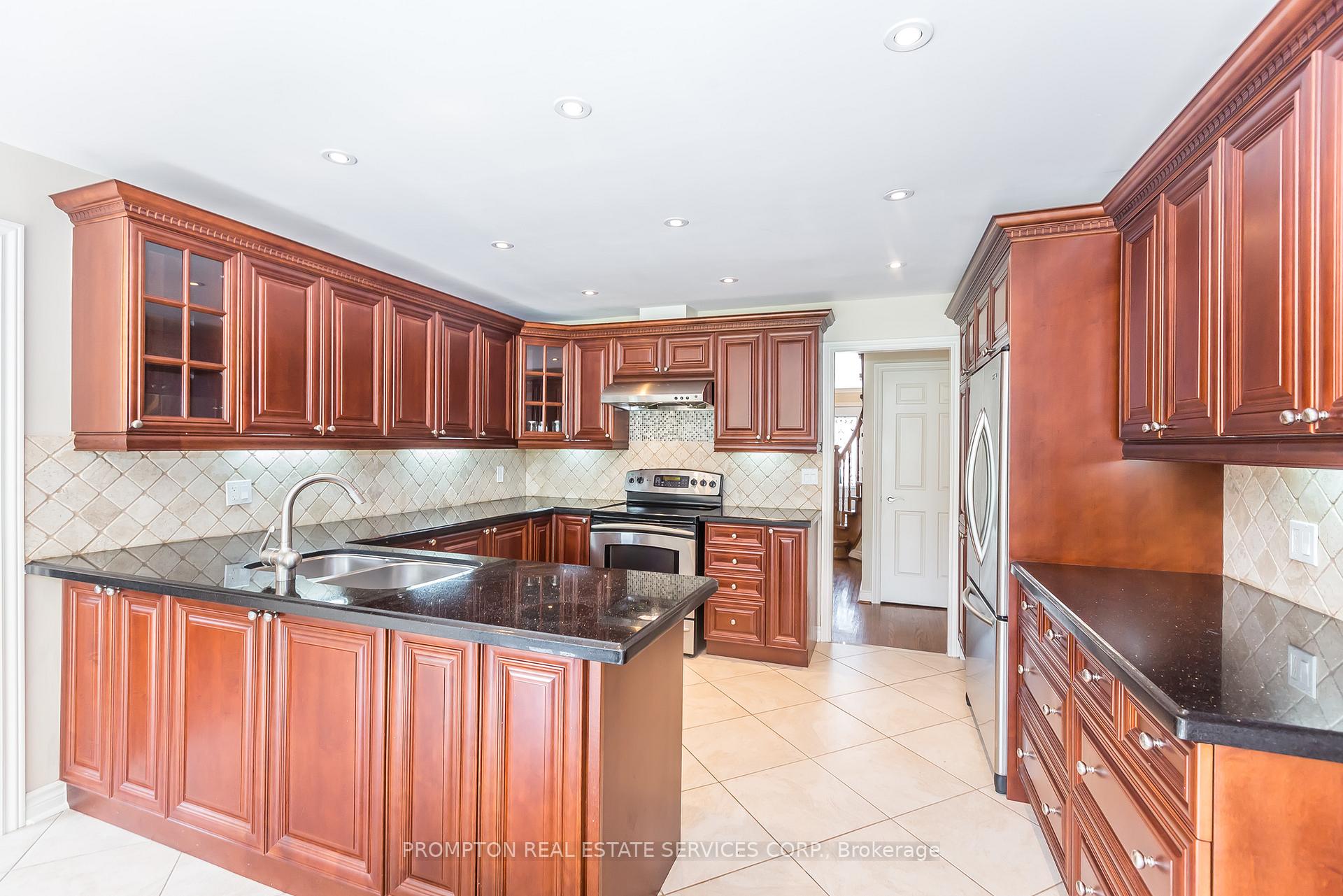 Photo 4 of 68 Addington Square, Markham, Unionville — HOMEH