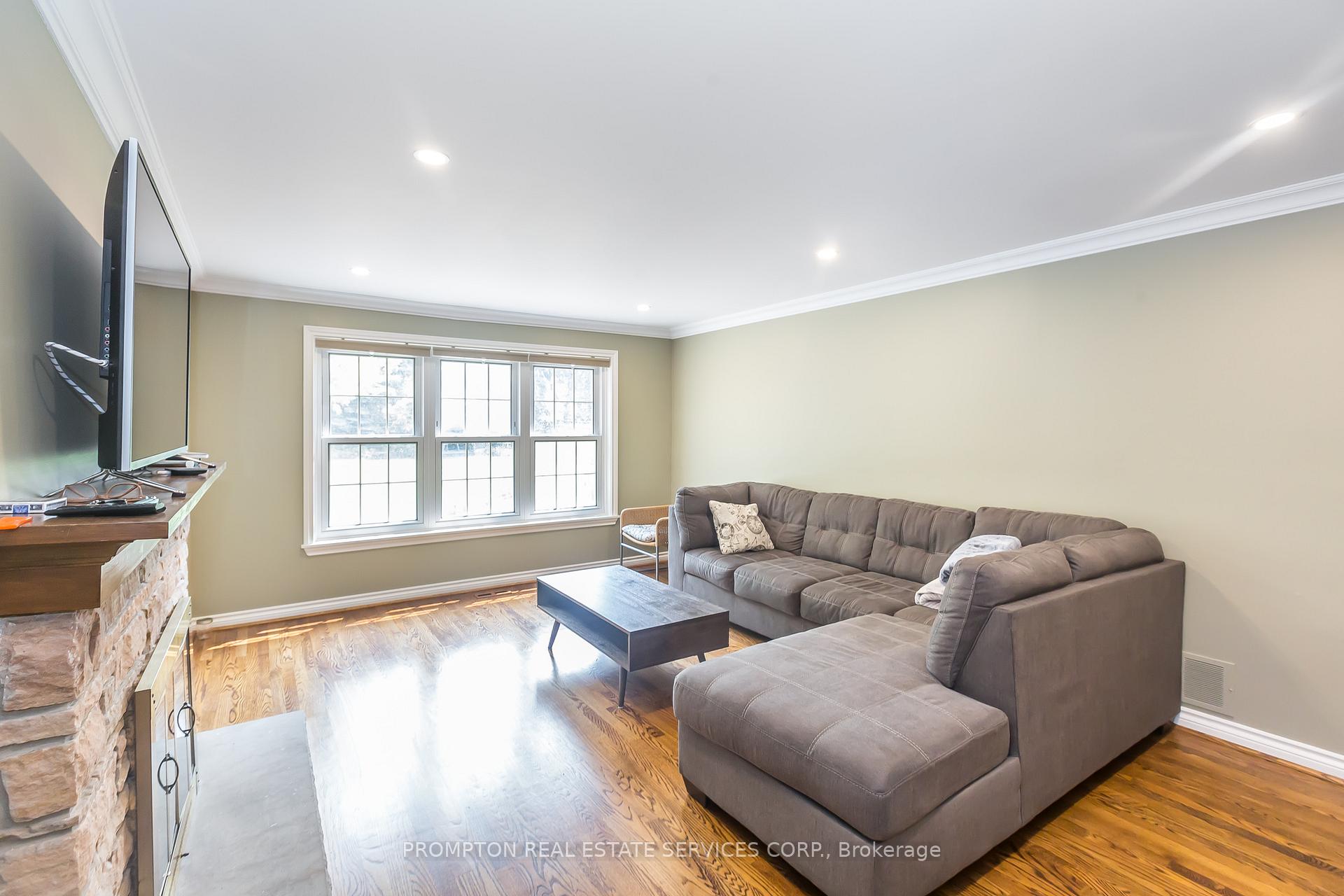 Photo 8 of 68 Addington Square, Markham, Unionville — HOMEH