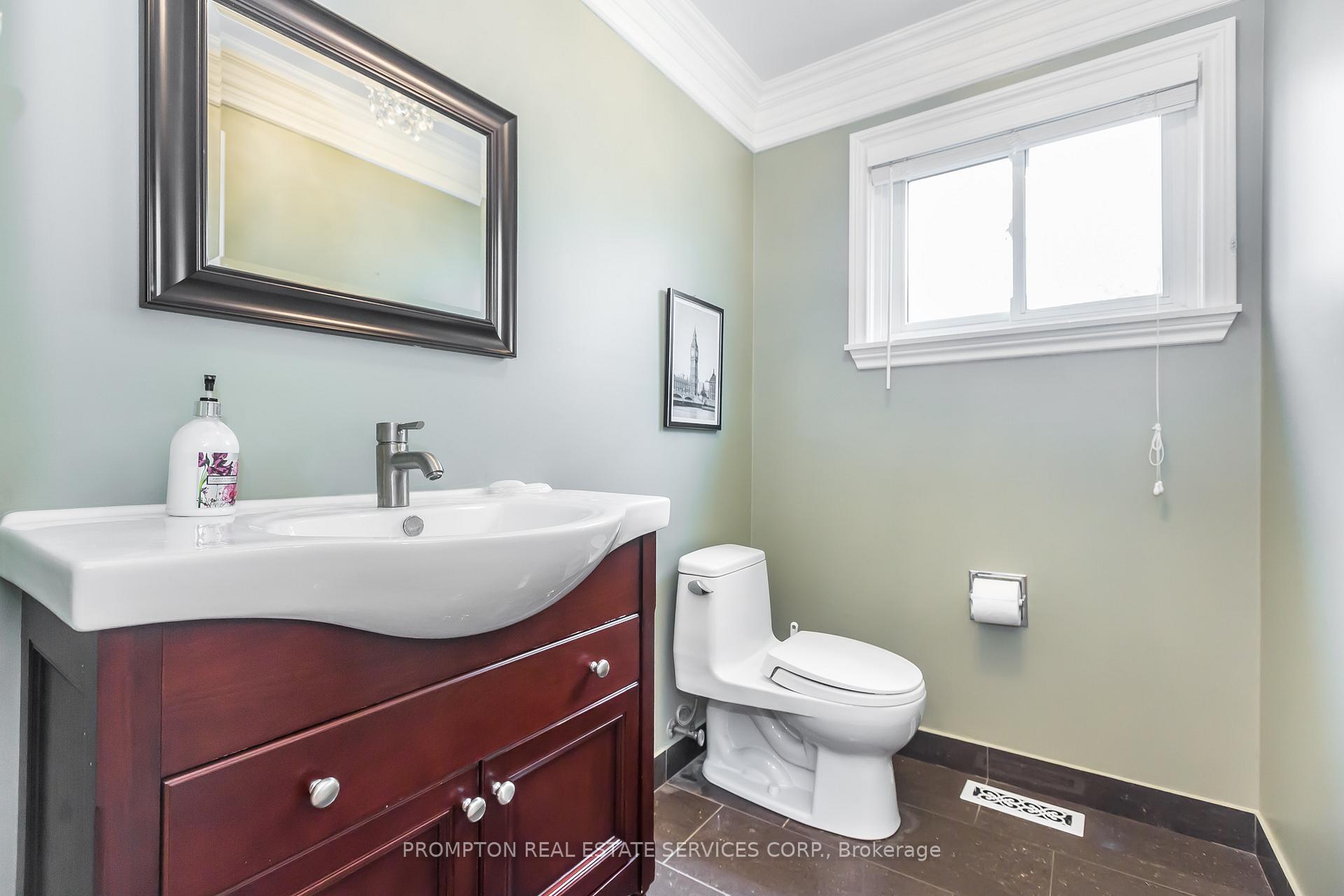 Photo 9 of 68 Addington Square, Markham, Unionville — HOMEH