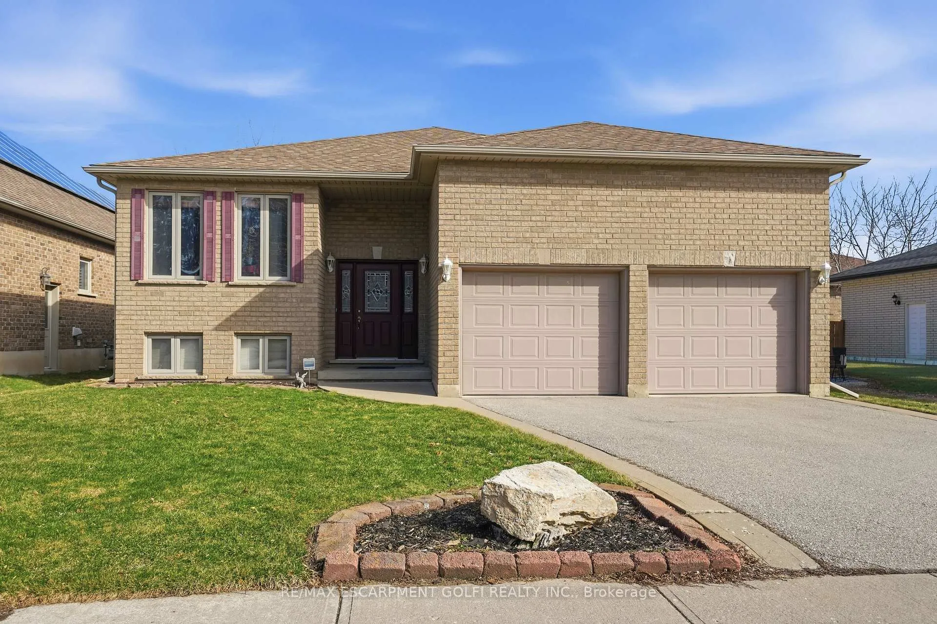 Photo 3 of 9 Pace Avenue, Brantford, Echo Place — HOMEH