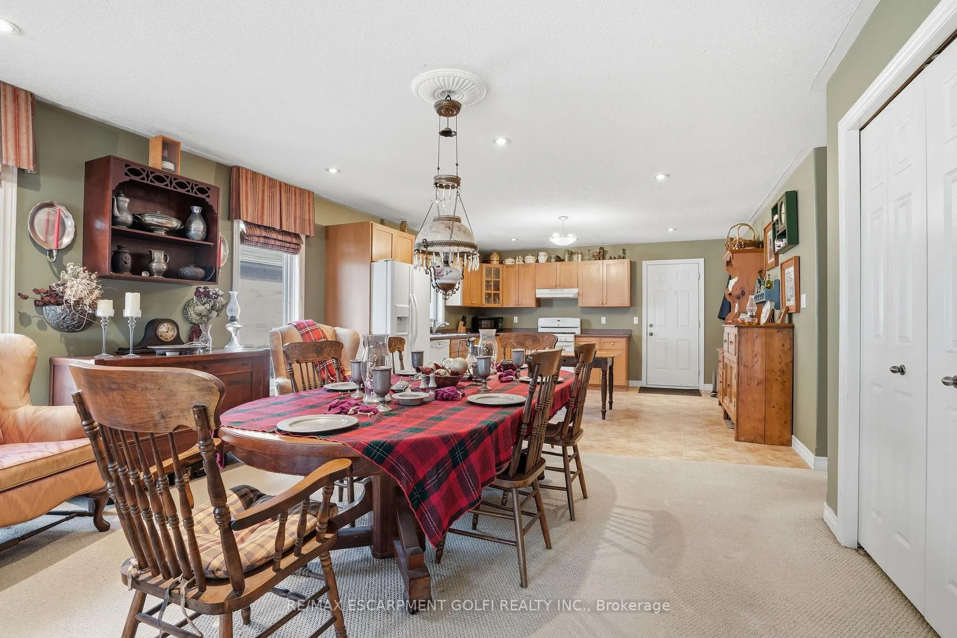 Photo 6 of 9 Pace Avenue, Brantford, Echo Place — HOMEH