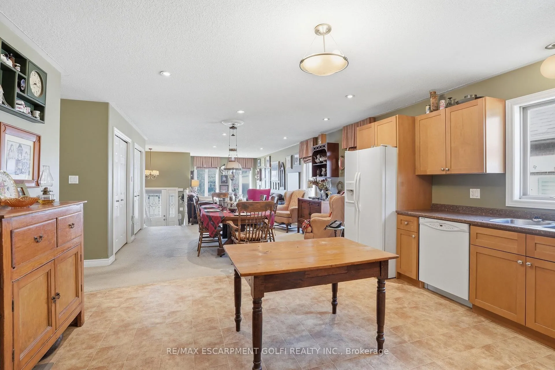 Photo 8 of 9 Pace Avenue, Brantford, Echo Place — HOMEH