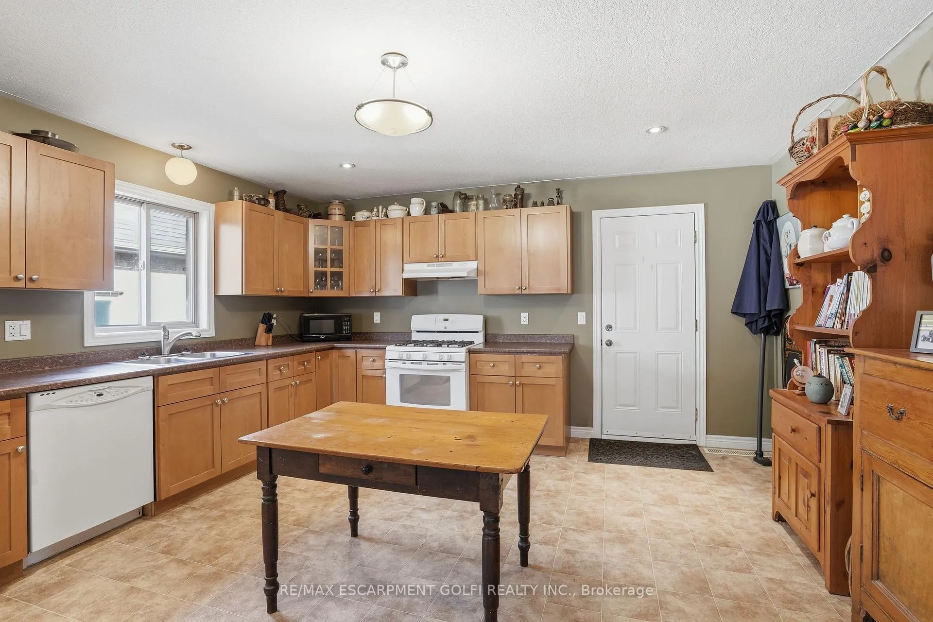 Photo 9 of 9 Pace Avenue, Brantford, Echo Place — HOMEH