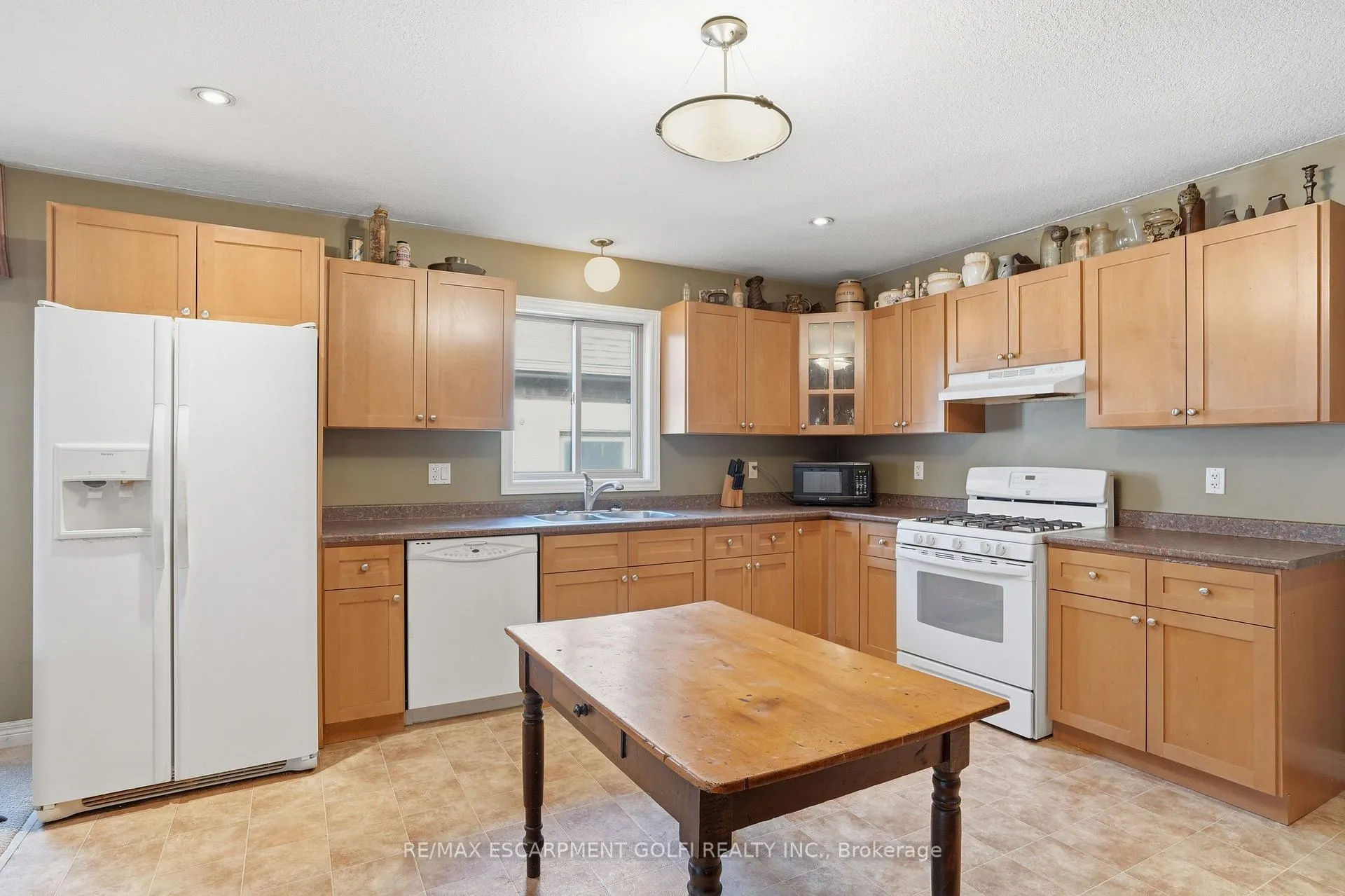 Photo 10 of 9 Pace Avenue, Brantford, Echo Place — HOMEH