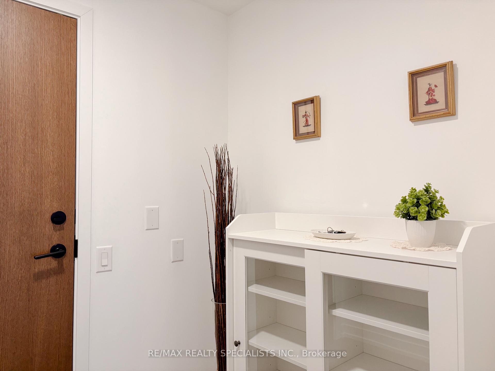 Photo 5 of Unit 908, 4065 Confederation Parkway, Mississauga, City Centre — HOMEH