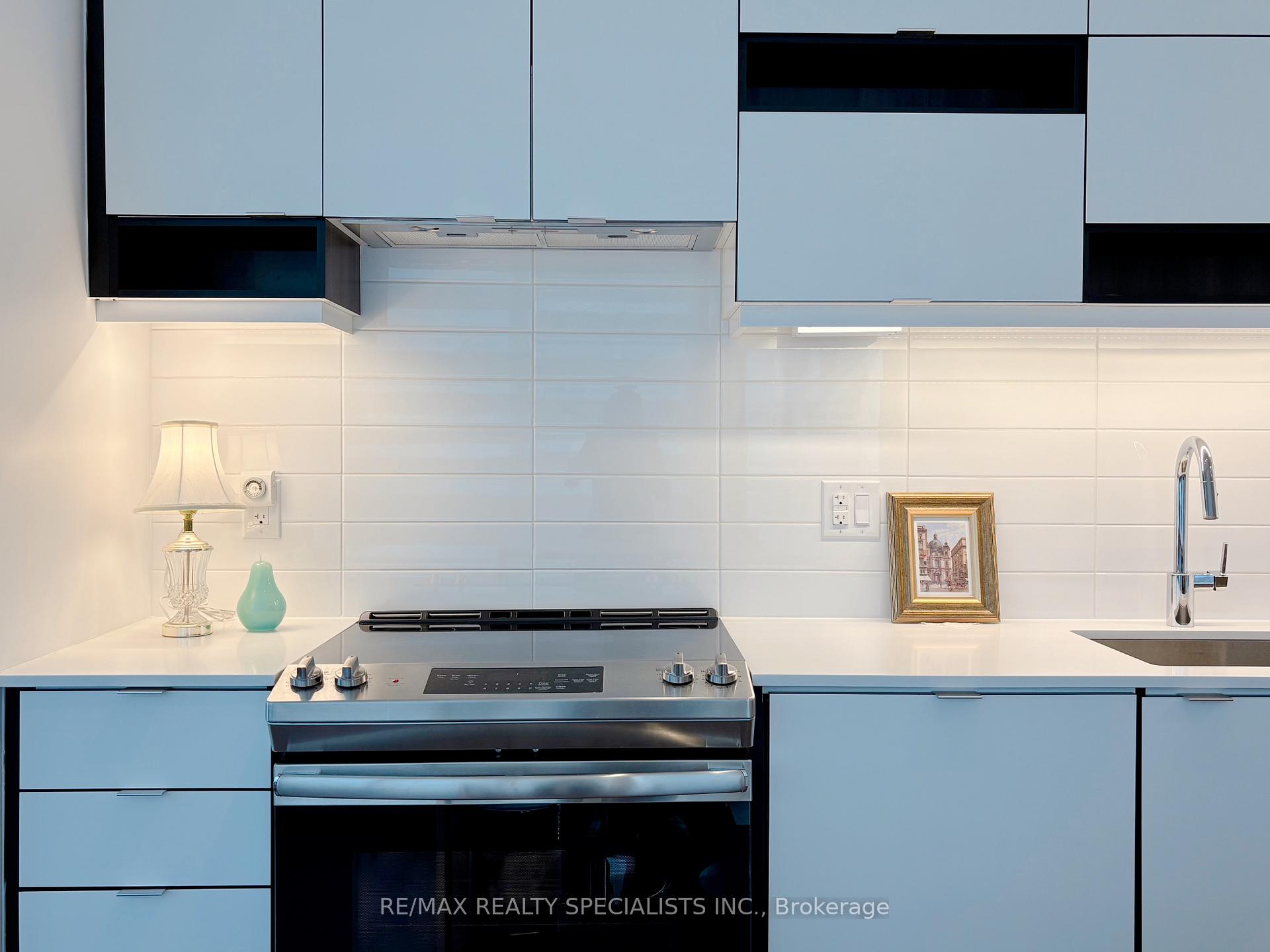 Photo 15 of Unit 908, 4065 Confederation Parkway, Mississauga, City Centre — HOMEH