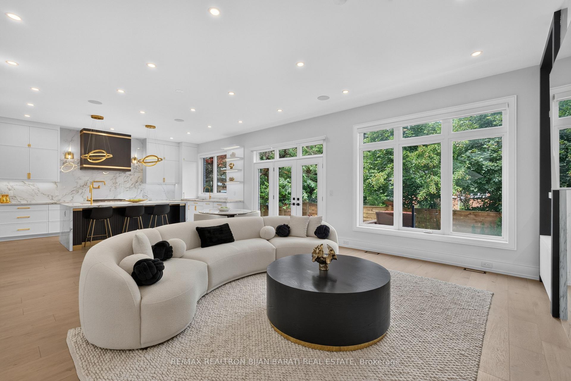 Photo 3 of 16 Wild Cherry Lane, Markham, Royal Orchard — HOMEH