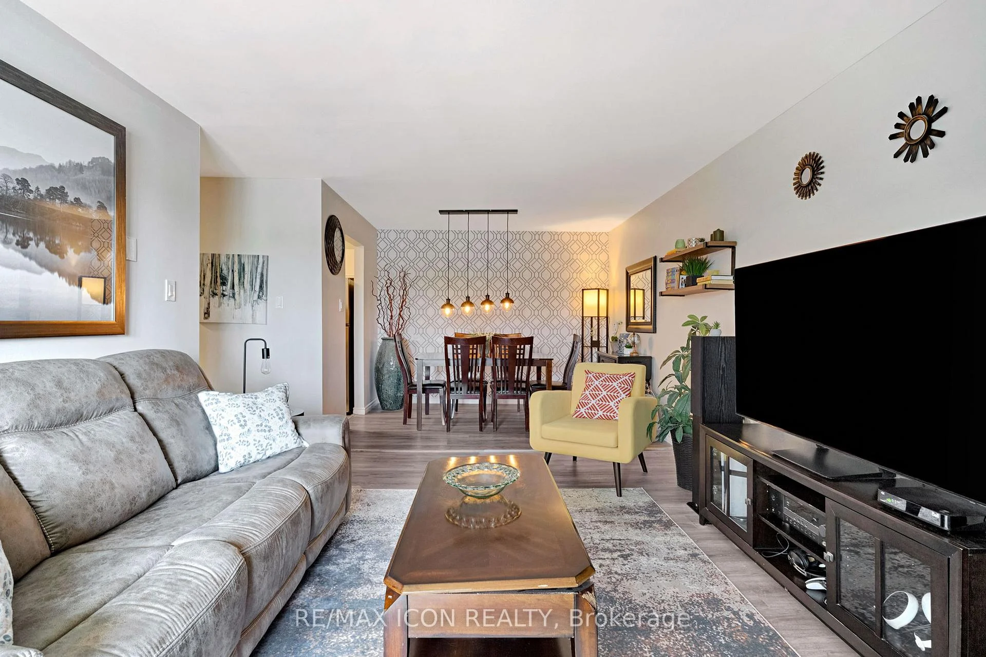 Photo 3 of Unit 319, 733 Deveron Crescent, London, South T — HOMEH