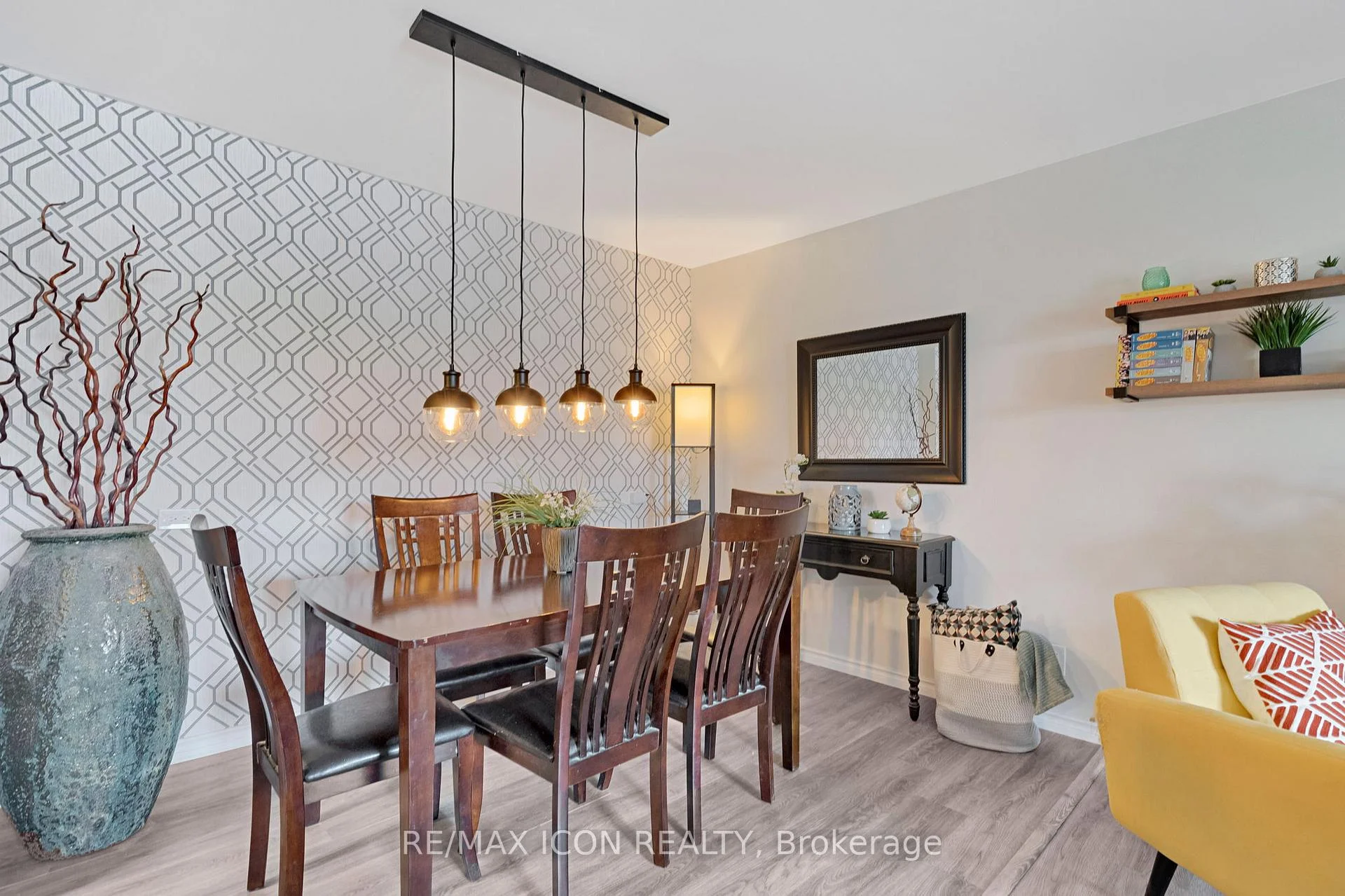 Photo 4 of Unit 319, 733 Deveron Crescent, London, South T — HOMEH