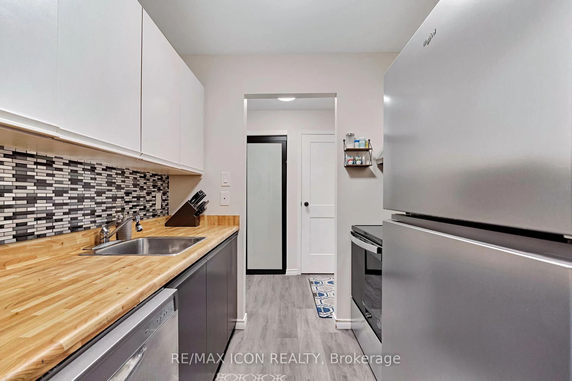 Photo 5 of Unit 319, 733 Deveron Crescent, London, South T — HOMEH