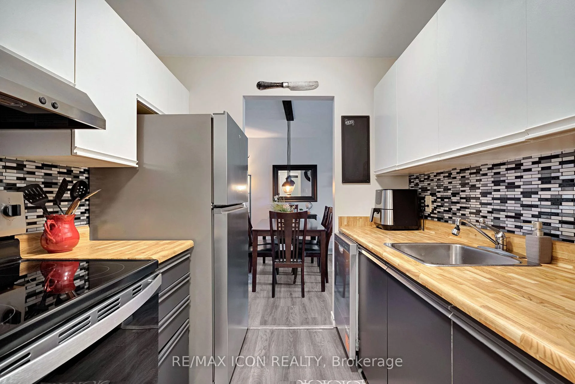 Photo 6 of Unit 319, 733 Deveron Crescent, London, South T — HOMEH