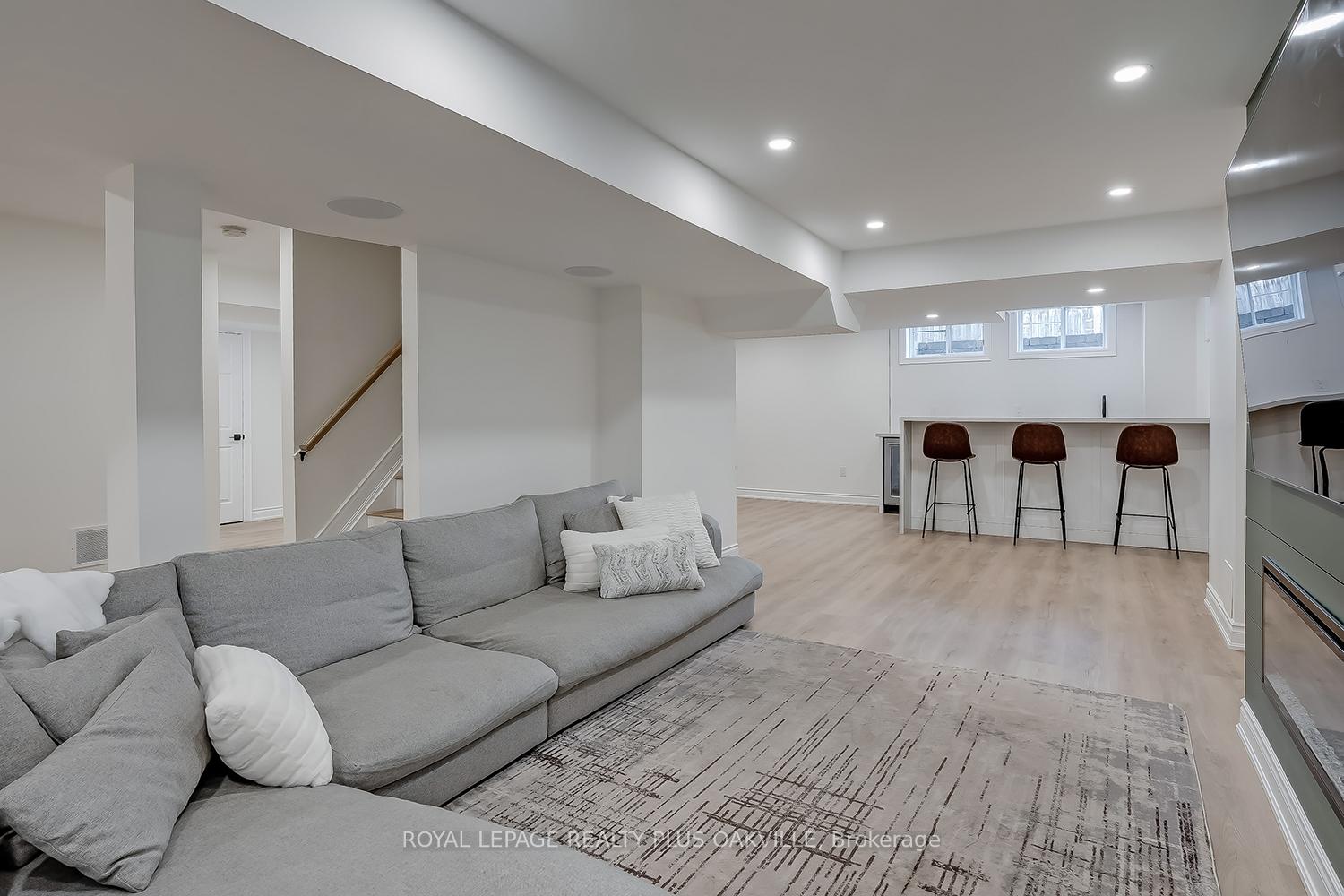 Photo 34 of 3339 Skipton Lane, Oakville, Bronte Creek — HOMEH