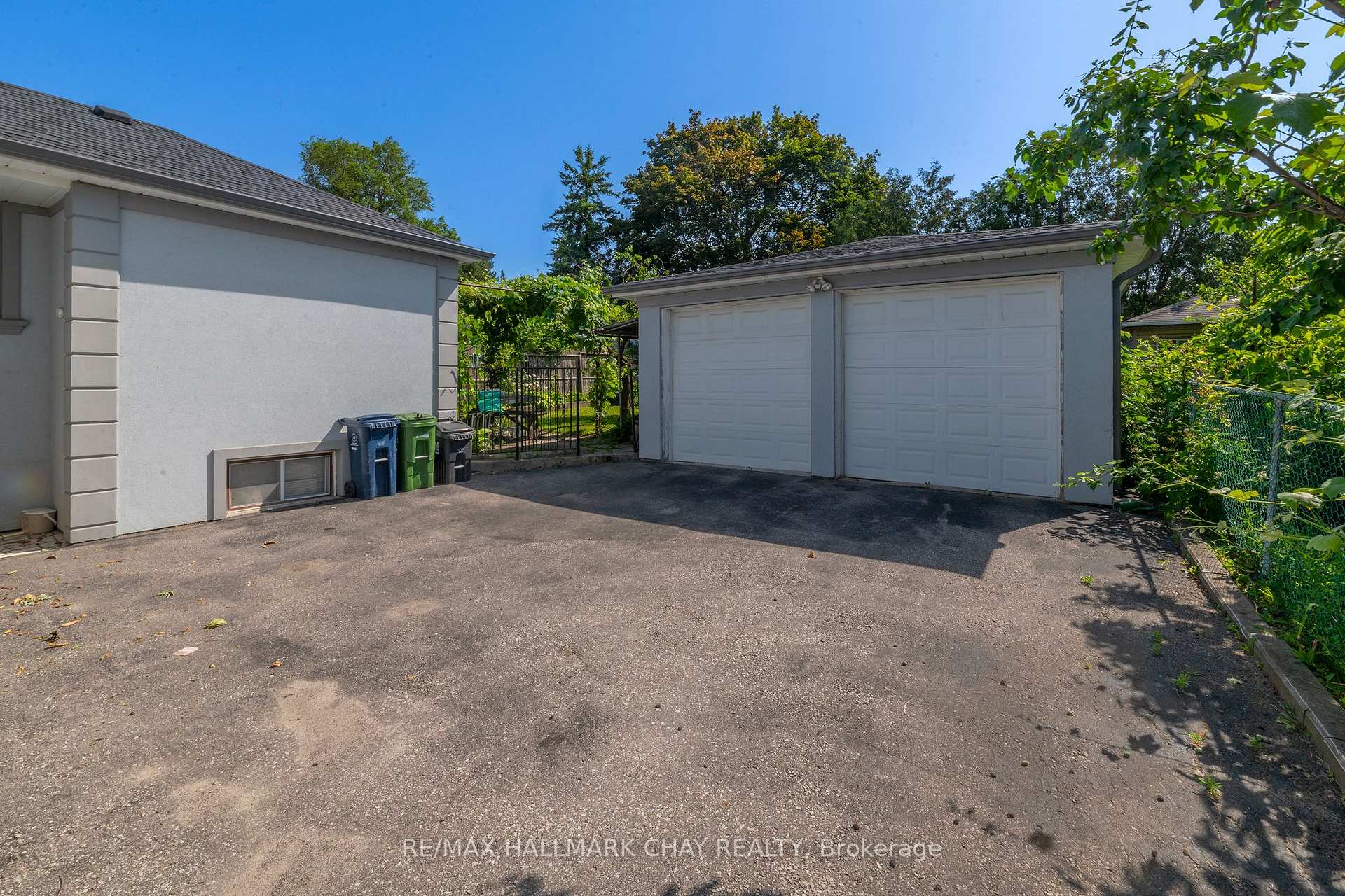 Photo 2 of 23 Chappel Hill Road, North York, Downsview-Roding-CFB — HOMEH