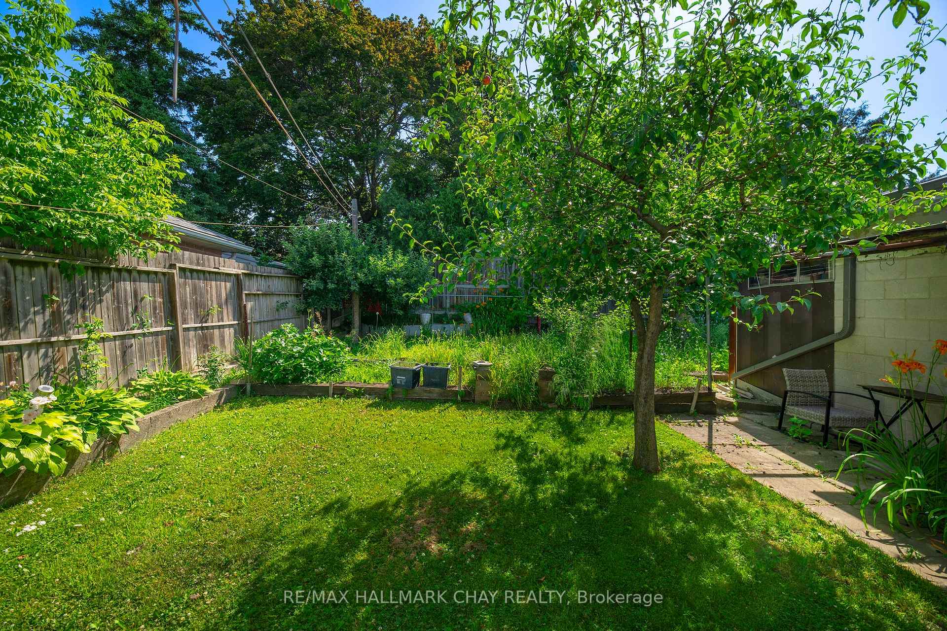 Photo 4 of 23 Chappel Hill Road, North York, Downsview-Roding-CFB — HOMEH