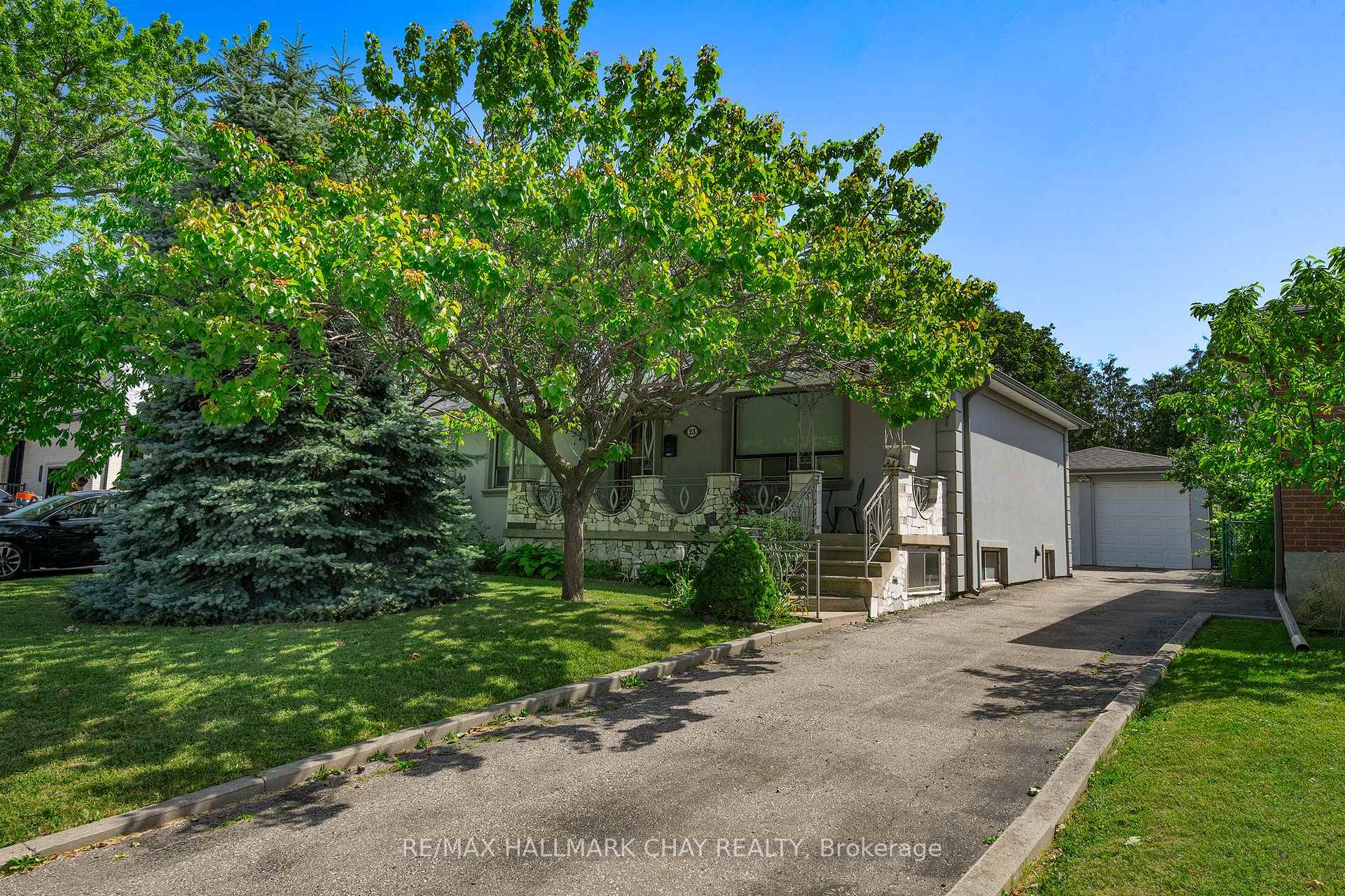 Photo 5 of 23 Chappel Hill Road, North York, Downsview-Roding-CFB — HOMEH