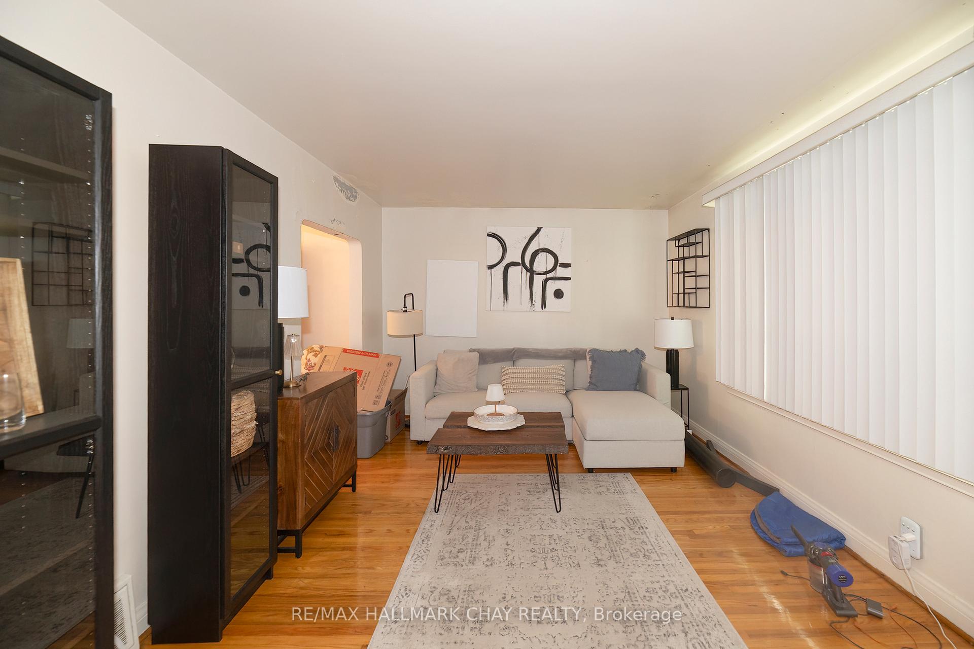 Photo 7 of 23 Chappel Hill Road, North York, Downsview-Roding-CFB — HOMEH