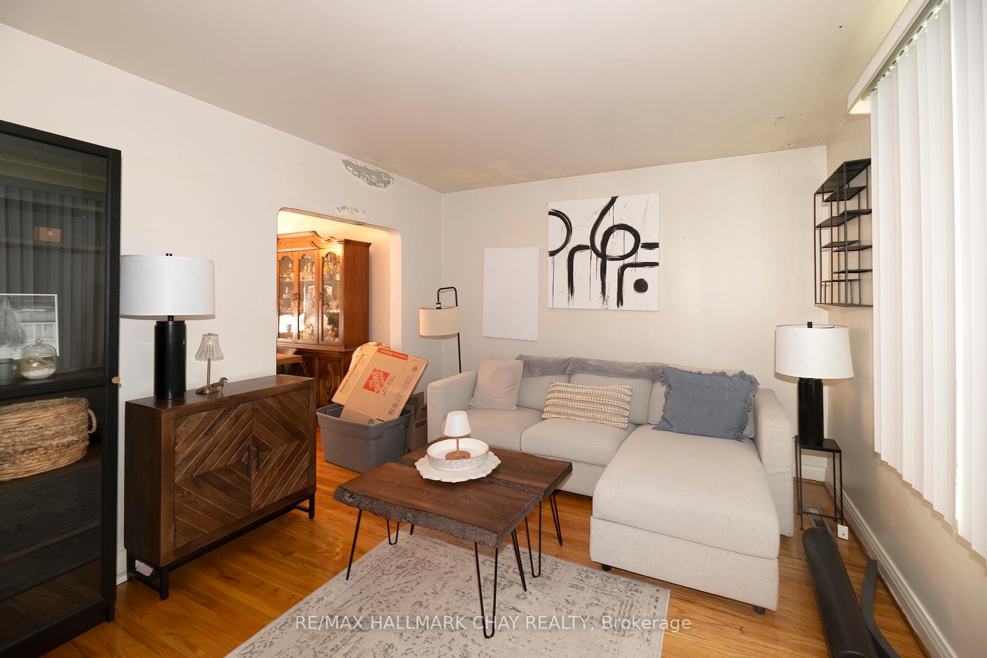 Photo 8 of 23 Chappel Hill Road, North York, Downsview-Roding-CFB — HOMEH