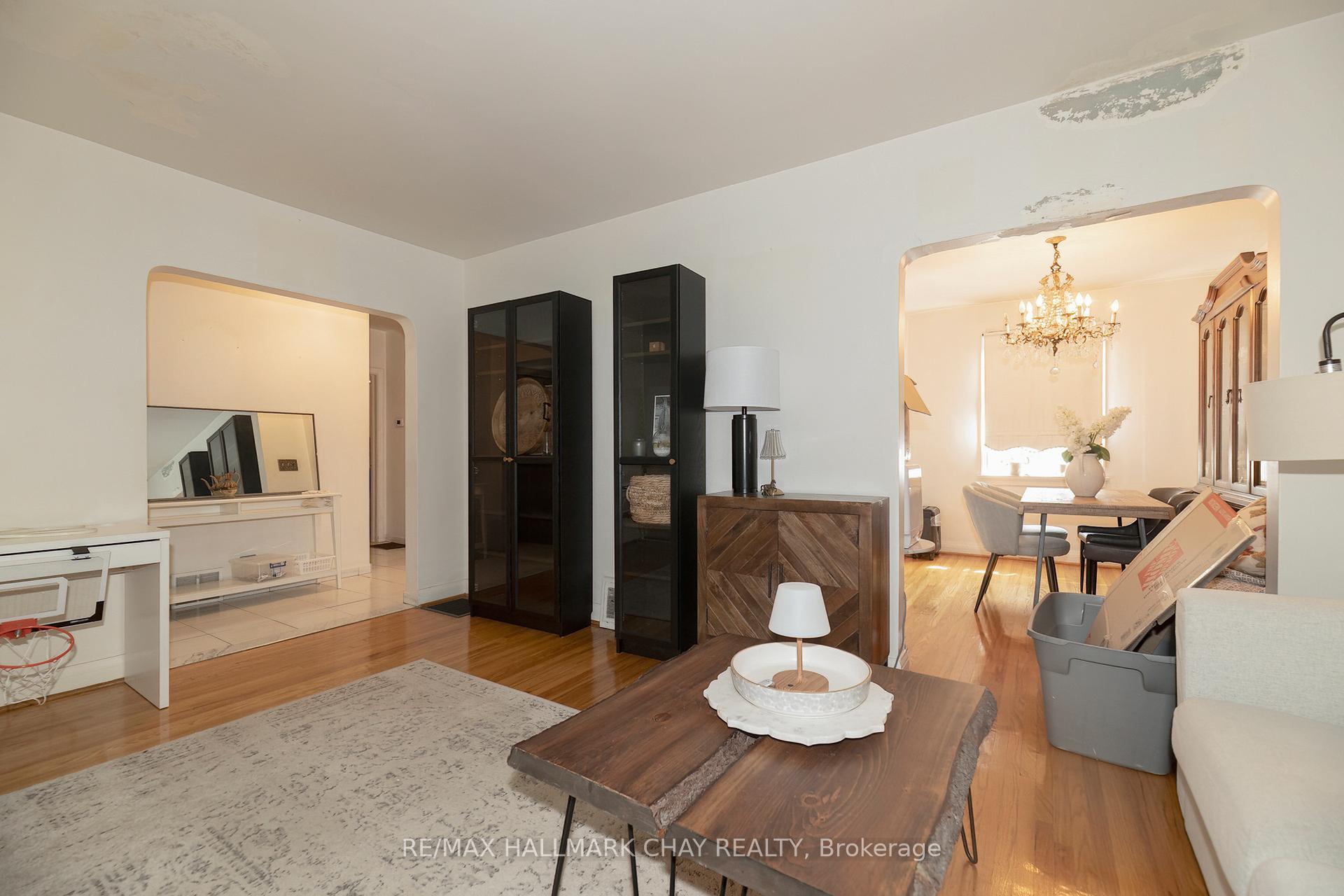 Photo 9 of 23 Chappel Hill Road, North York, Downsview-Roding-CFB — HOMEH
