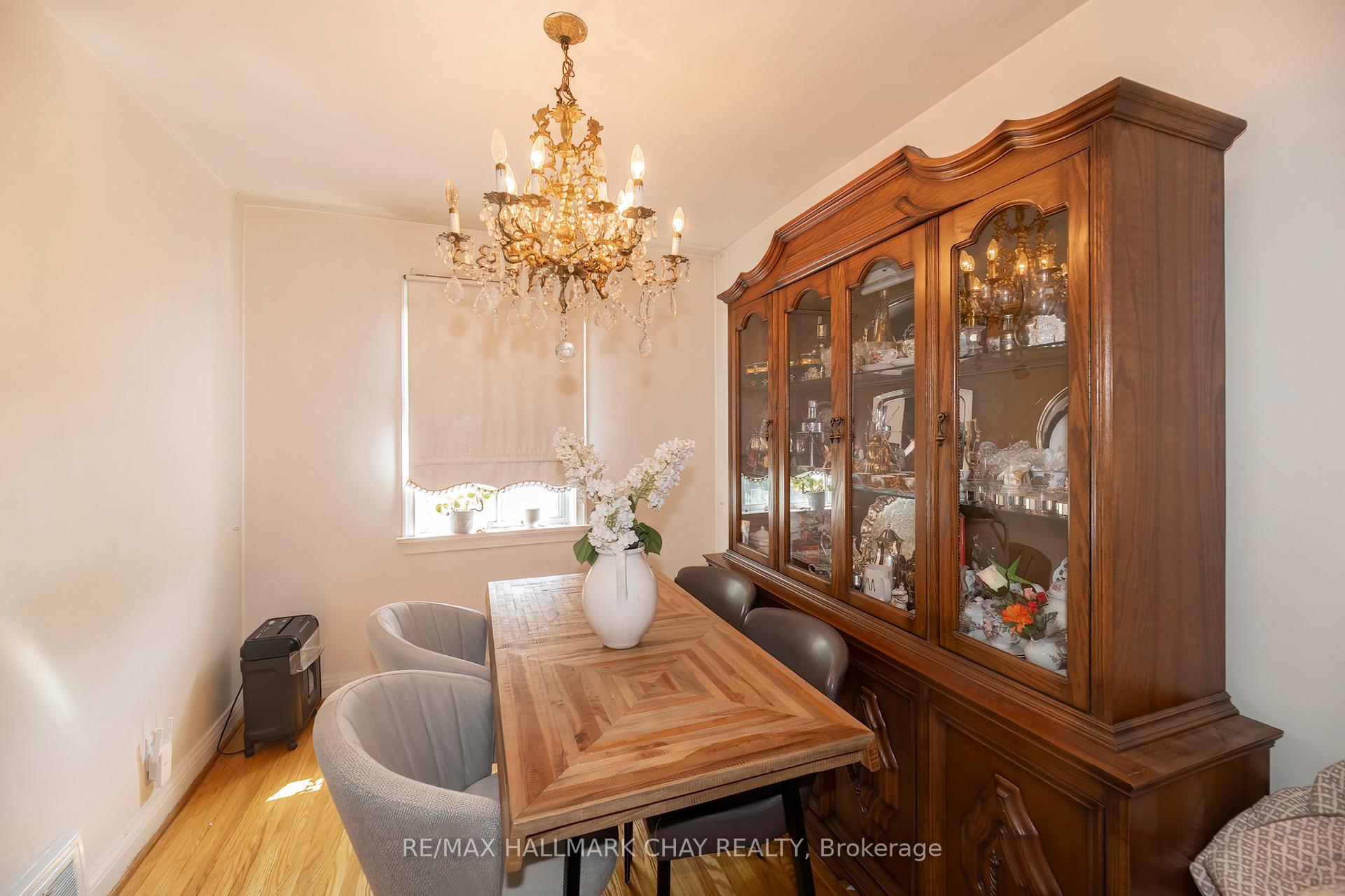 Photo 11 of 23 Chappel Hill Road, North York, Downsview-Roding-CFB — HOMEH