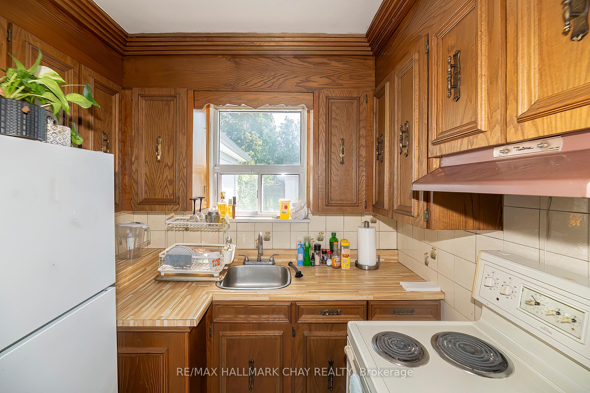 Photo 12 of 23 Chappel Hill Road, North York, Downsview-Roding-CFB — HOMEH