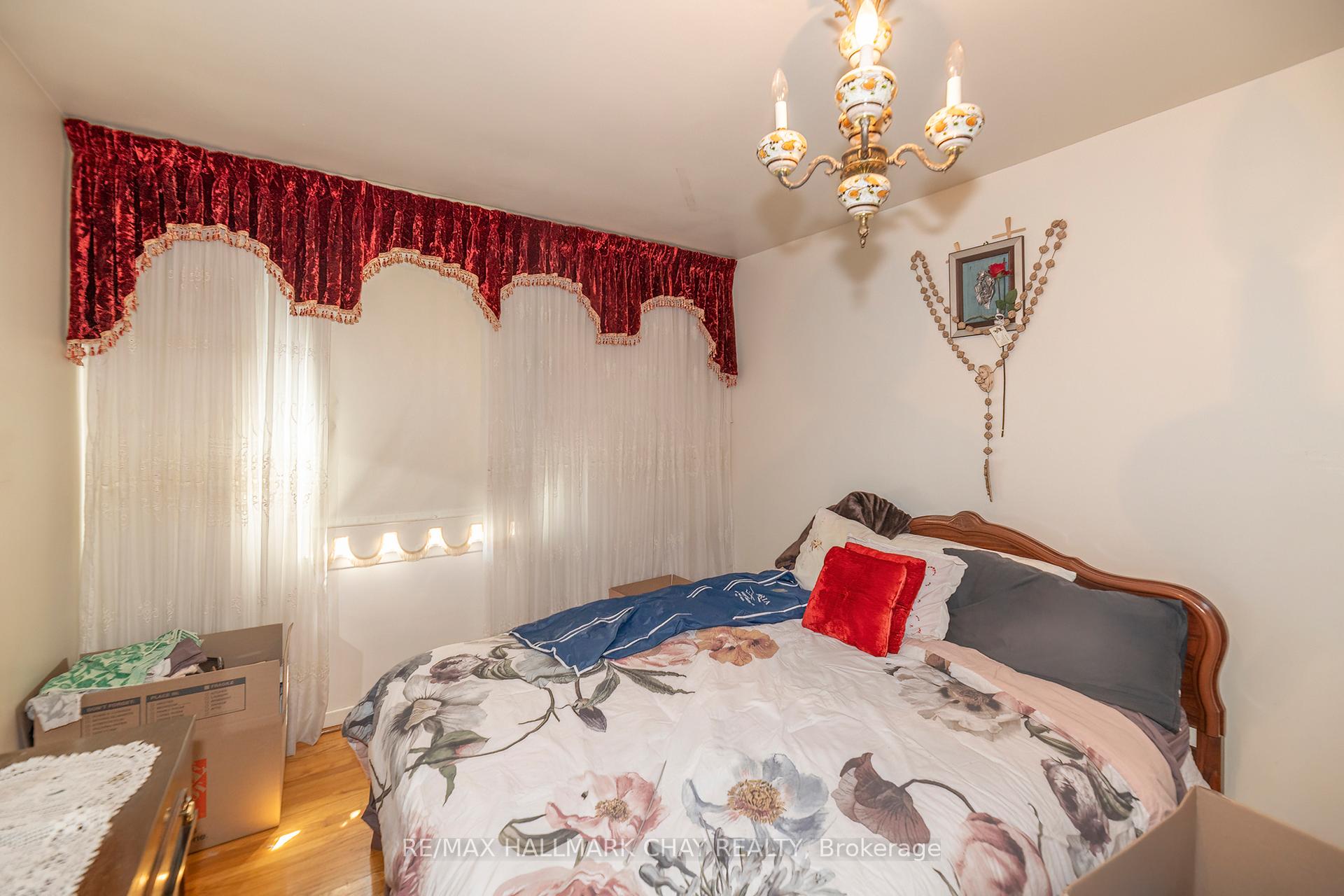 Photo 15 of 23 Chappel Hill Road, North York, Downsview-Roding-CFB — HOMEH