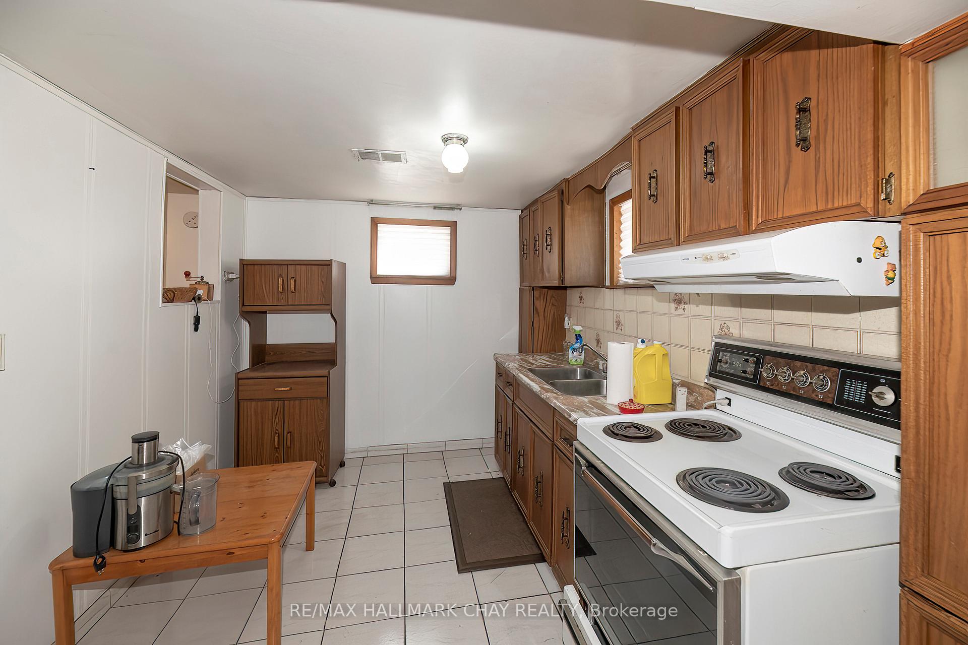 Photo 20 of 23 Chappel Hill Road, North York, Downsview-Roding-CFB — HOMEH