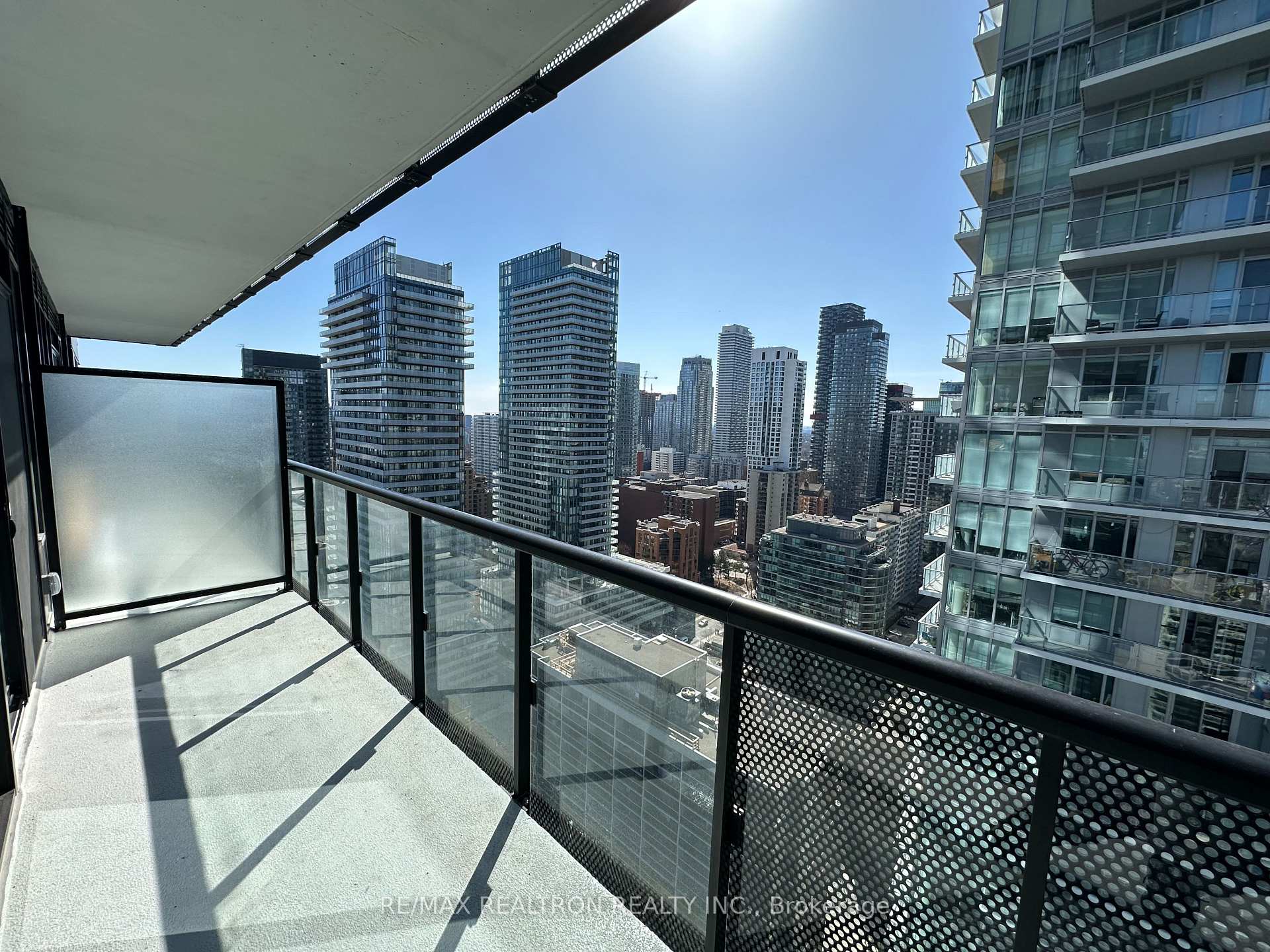 Photo 2 of Unit 2805, 127 Broadway Avenue, Toronto, Mount Pleasant West — HOMEH