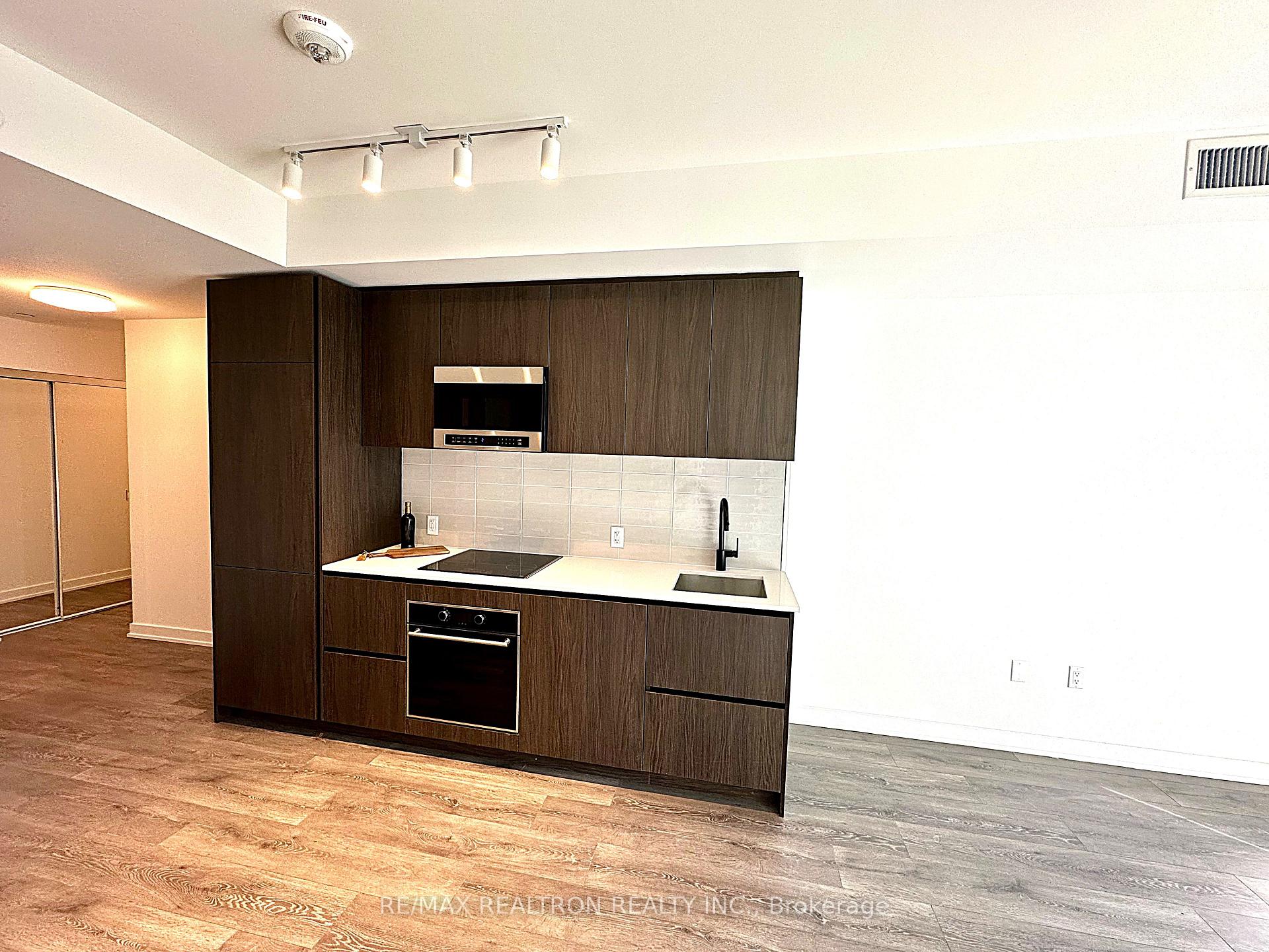 Photo 4 of Unit 2805, 127 Broadway Avenue, Toronto, Mount Pleasant West — HOMEH