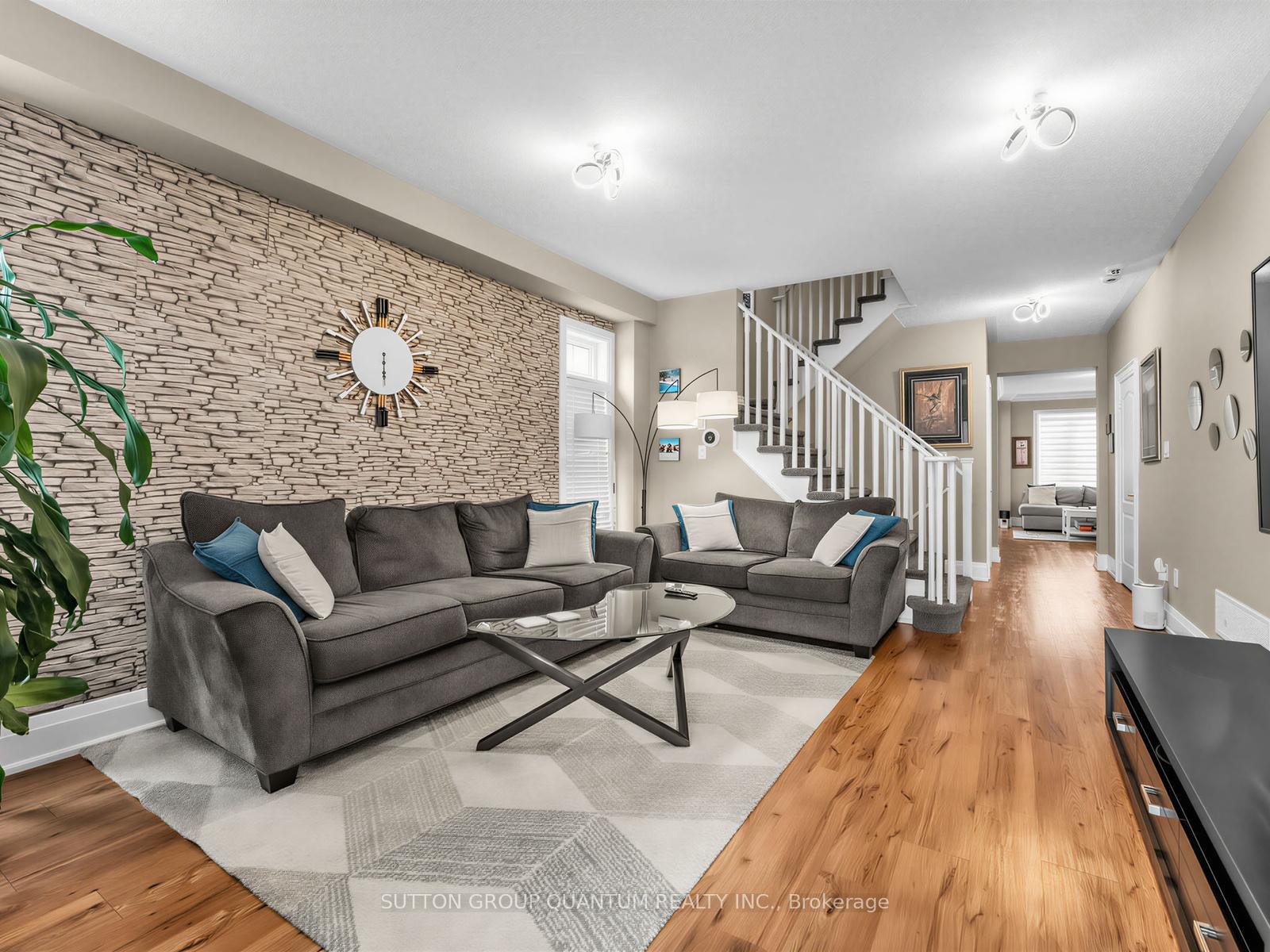 Photo 4 of Unit UPPER, 581 Grant Way, Milton, Scott — HOMEH
