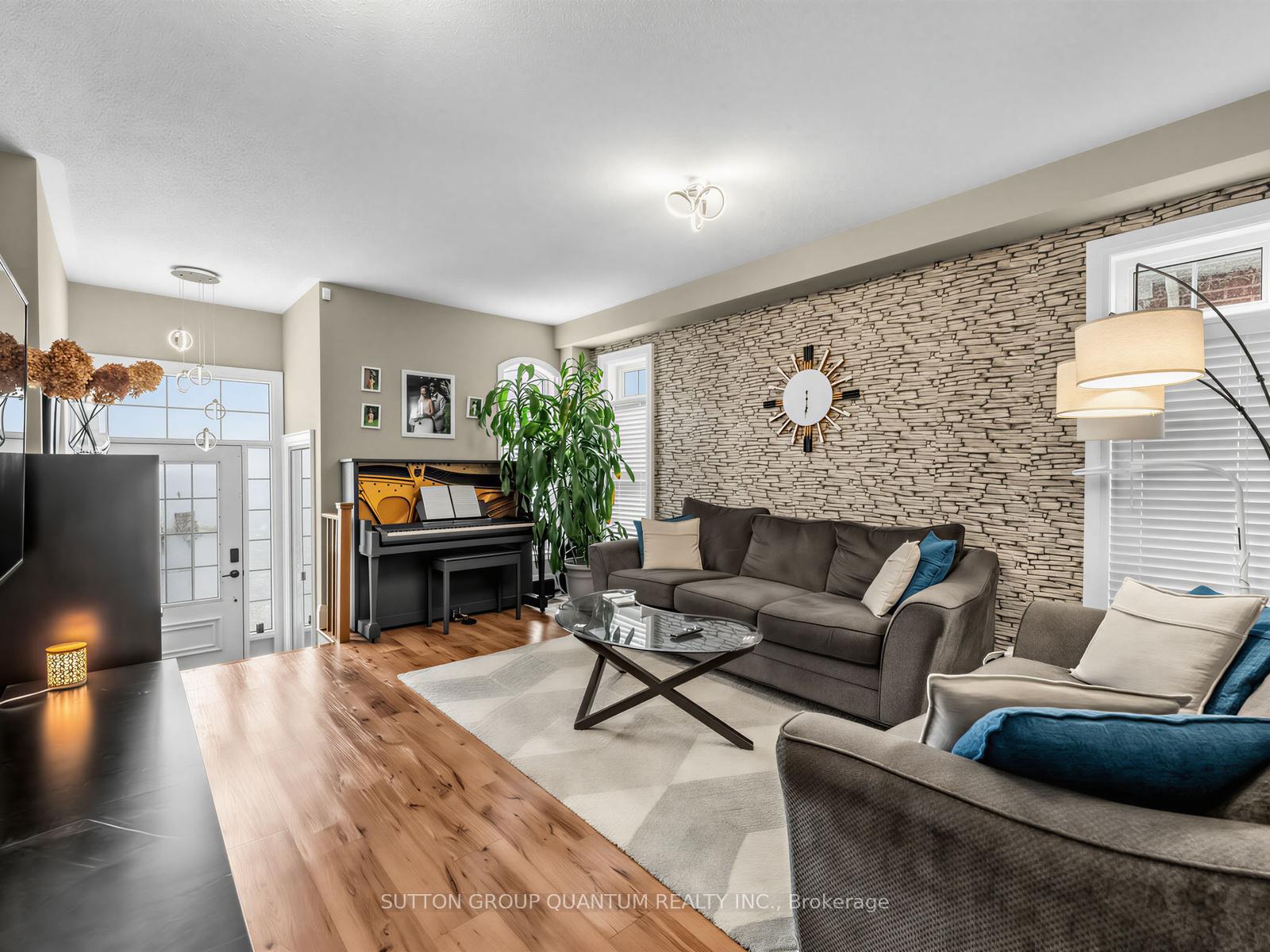 Photo 5 of Unit UPPER, 581 Grant Way, Milton, Scott — HOMEH
